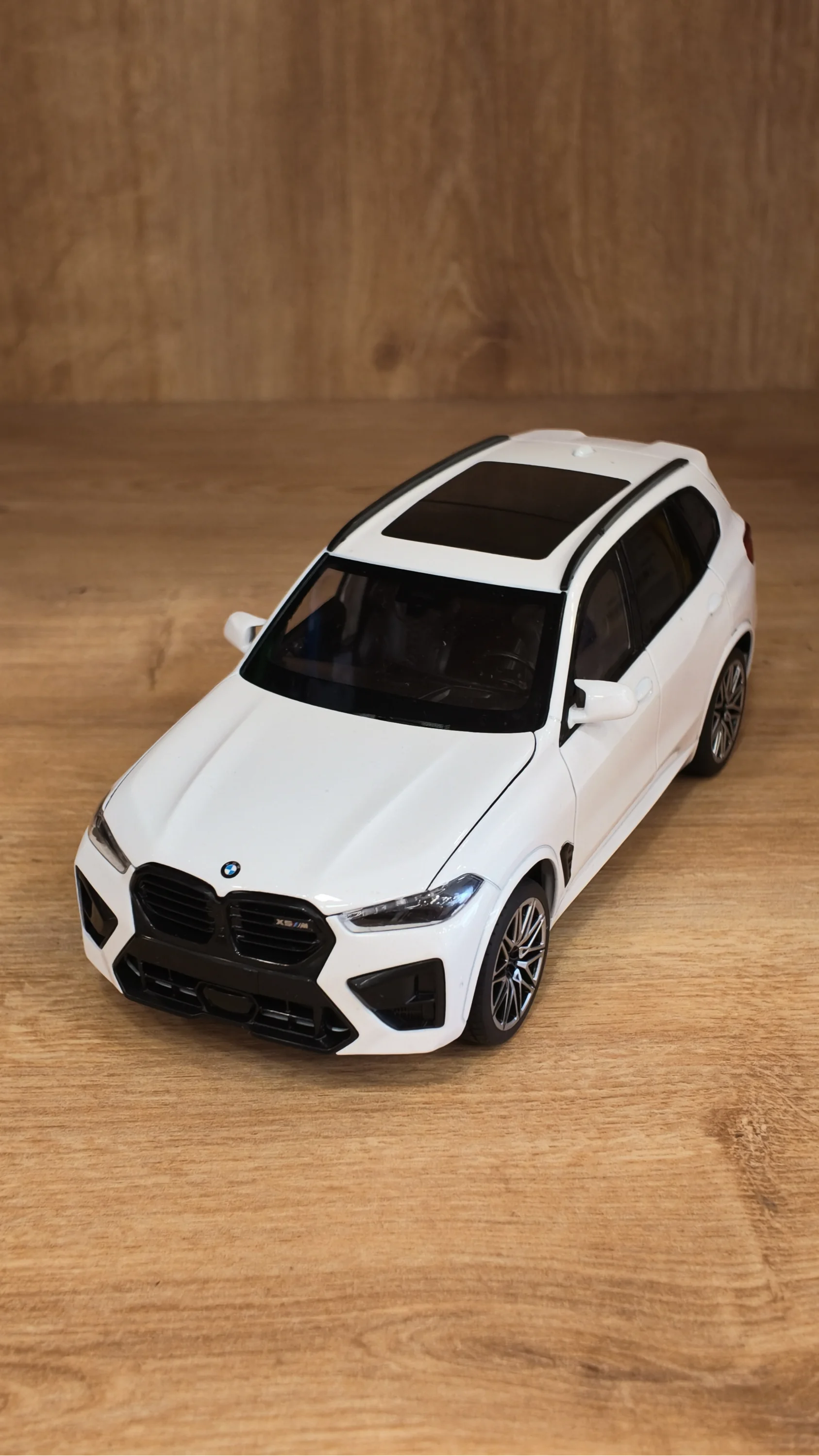 Lisanslı BMW X5 M 1:24 Metal Model Araba