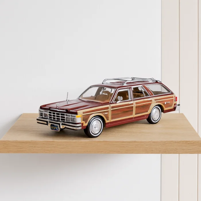 Lisanslı 1:24 1979 Chrysler Lebaron Town & Country