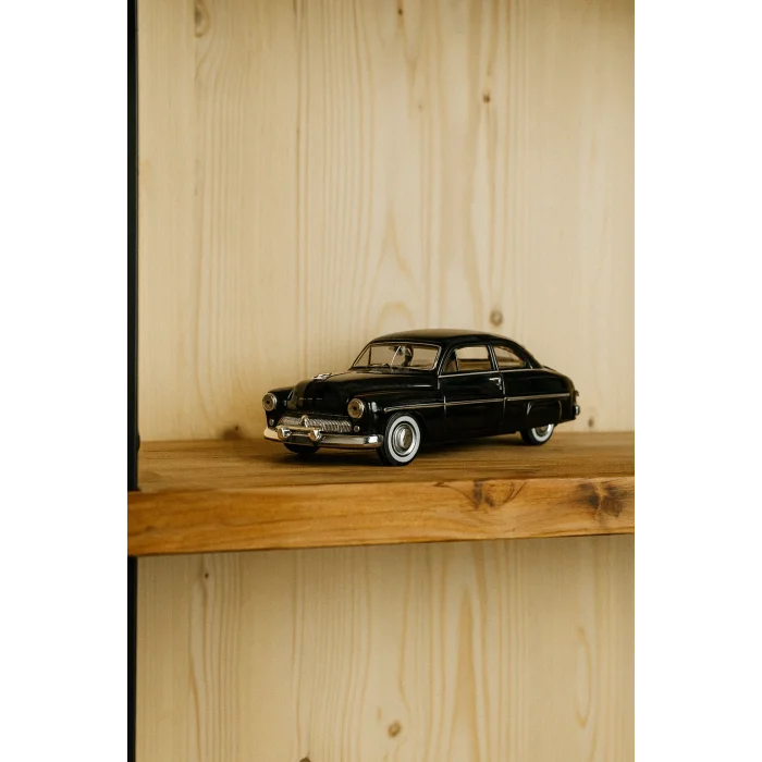 Lisanslı 1:24 1949 Mercury Coupe