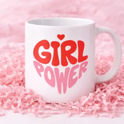 Girl Power – Pembe Kalp Tasarımlı Kupa