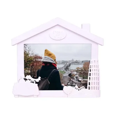 Yatay Ev Görünümlü Beyaz Fotoğraf Çerçevesi