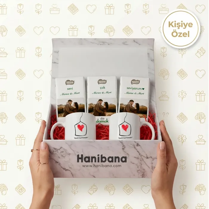 Kişiye Özel Fotoğraflı Çikolata ve Özenle Hazırlanmıştır Çift Kupa Hediye Kutusu