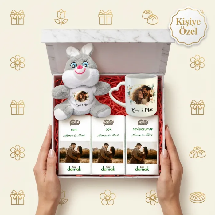 Kişiye Özel Romantik Aşk Kutusu – İsimli Kupa, Tavşancık ve Fotoğraflı Çikolata Hediye Seti