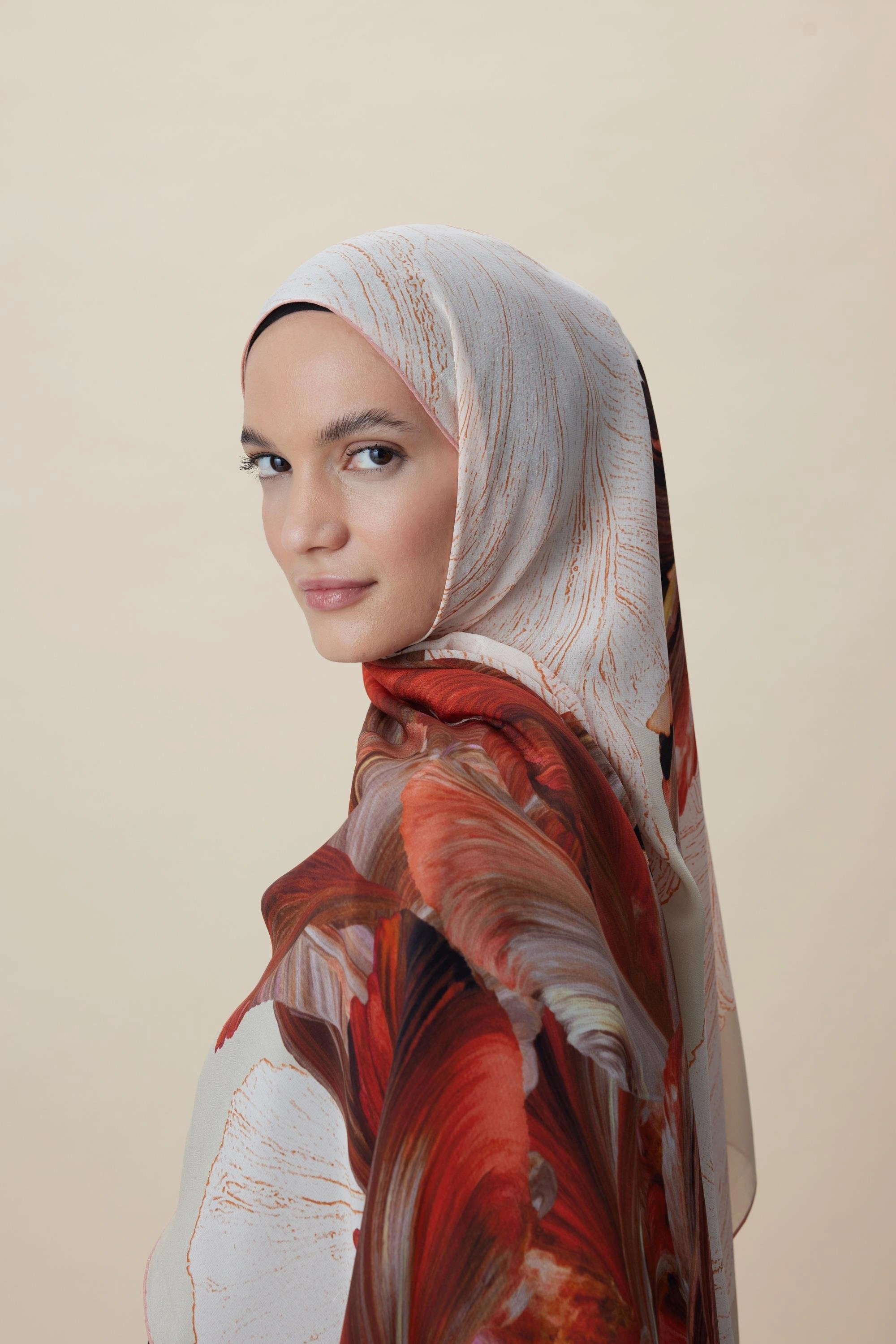 Maisa YAKAMOZ KREP İPEK ŞAL 70*190 CM - NAR ÇİÇEĞİ