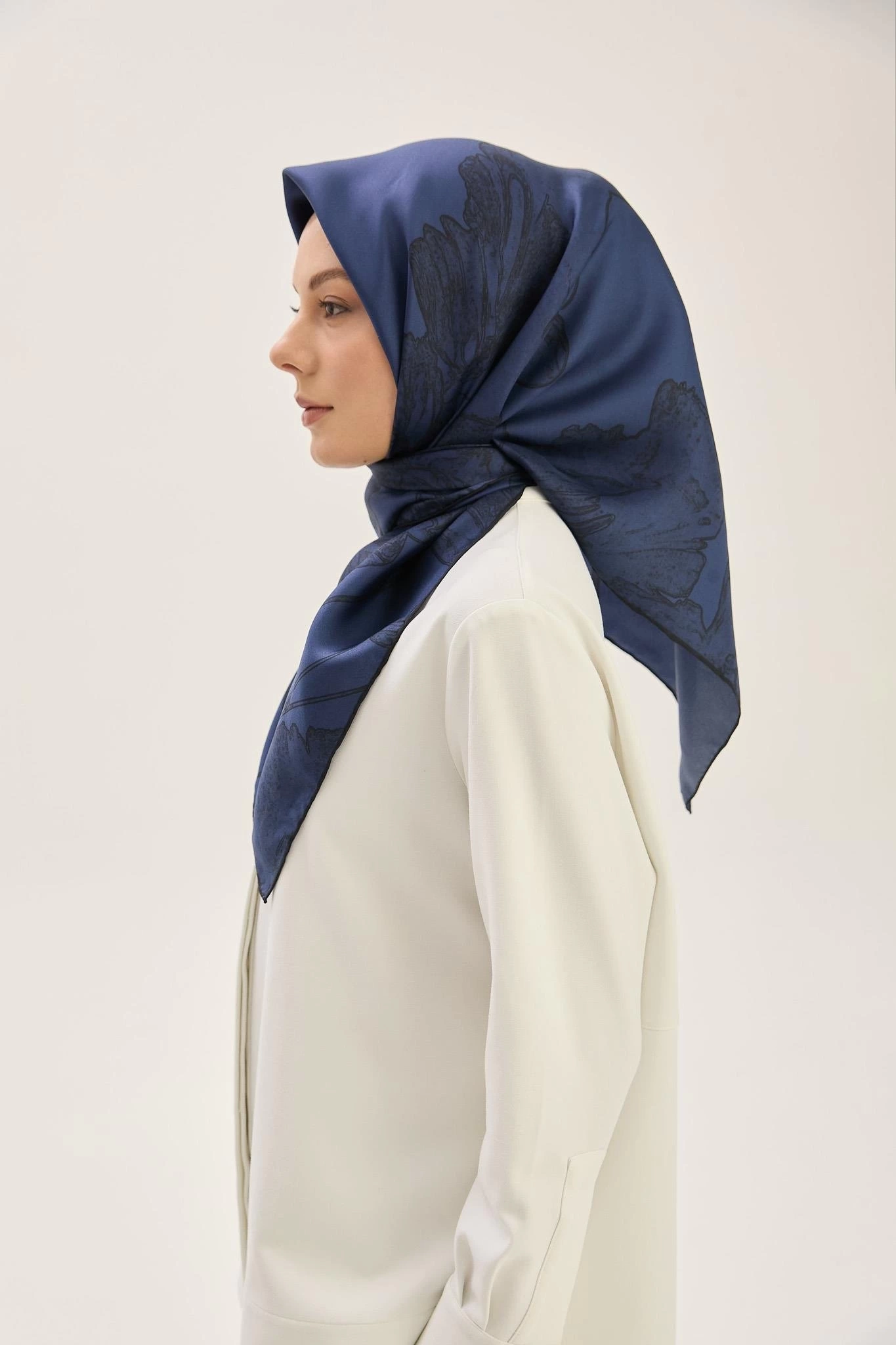 Maisa HALE TİVİL İPEK EŞARP 90*90 CM - GECE MAVİSİ