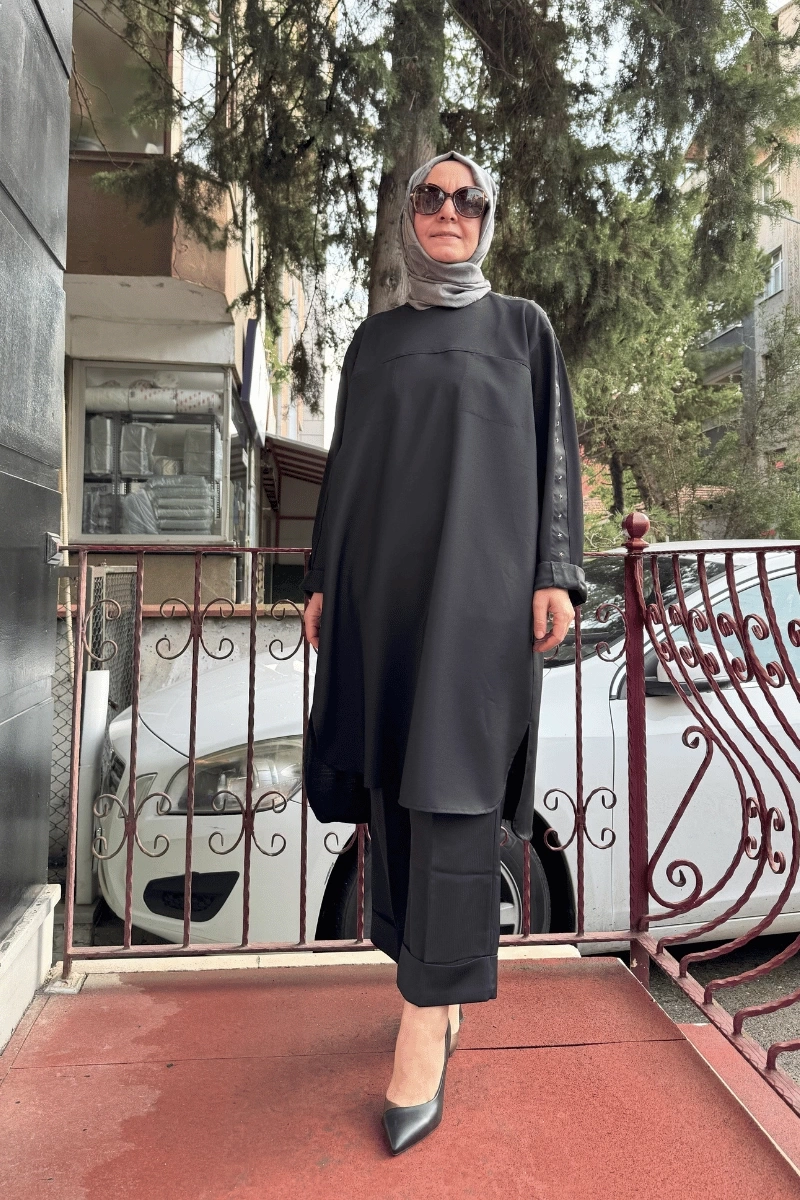 MissWhence Zımbalı Yıldız Detaylı Cepli Tunik Siyah 36001