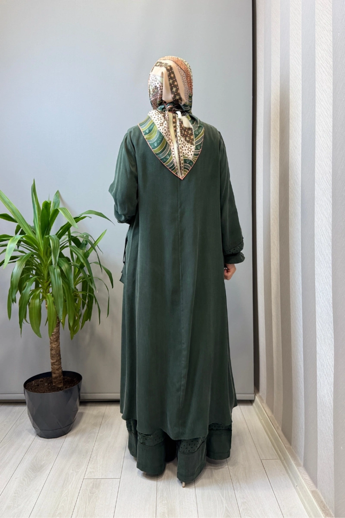 Misswhence Lazer Kesim Detaylı İpek Takım Yeşil 39003