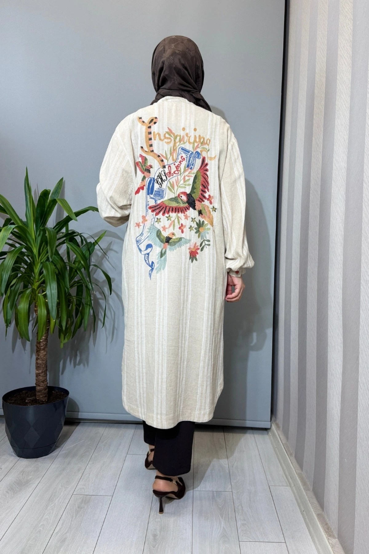 Ghisa Arkası İşleme Detaylı Keten Gömlek Bej Çizgili 3610T4088