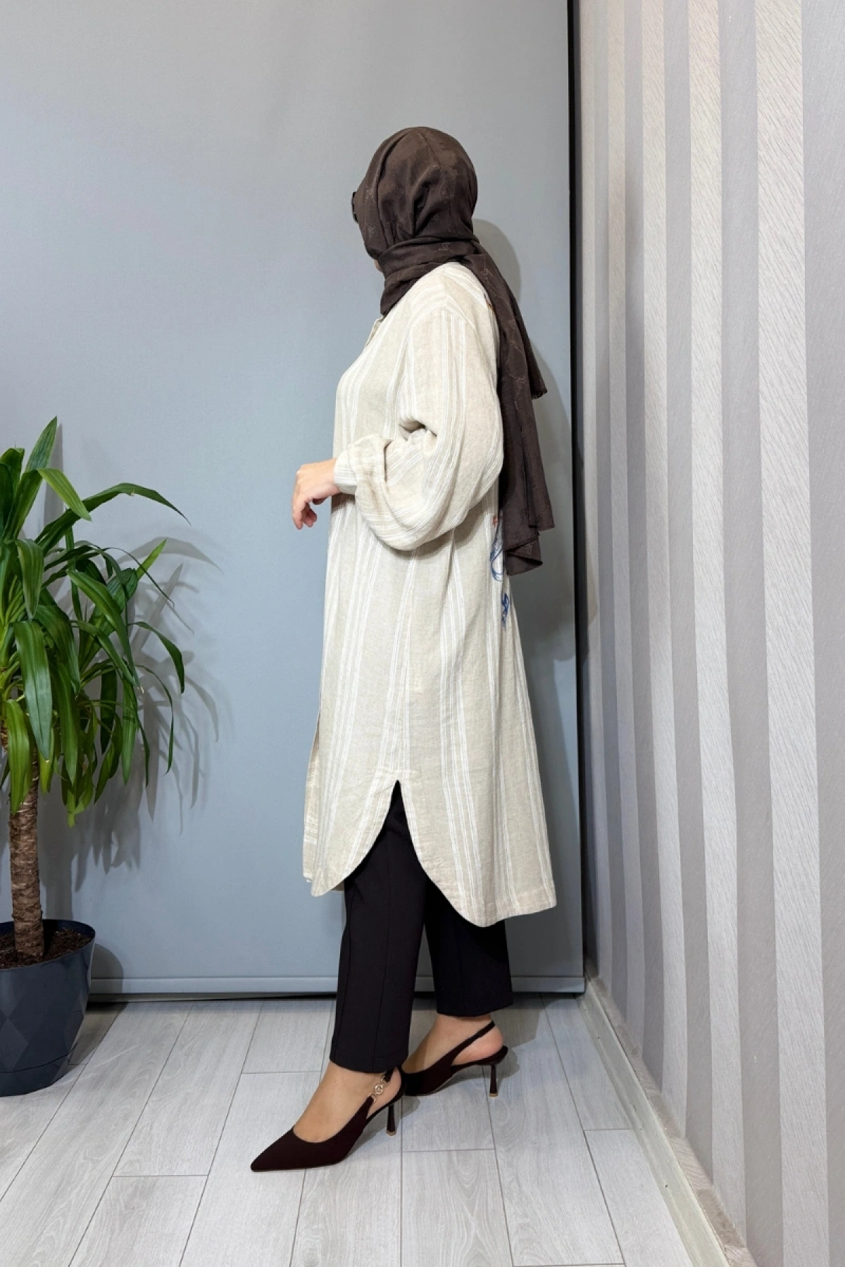 Ghisa Arkası İşleme Detaylı Keten Gömlek Bej Çizgili 3610T4088