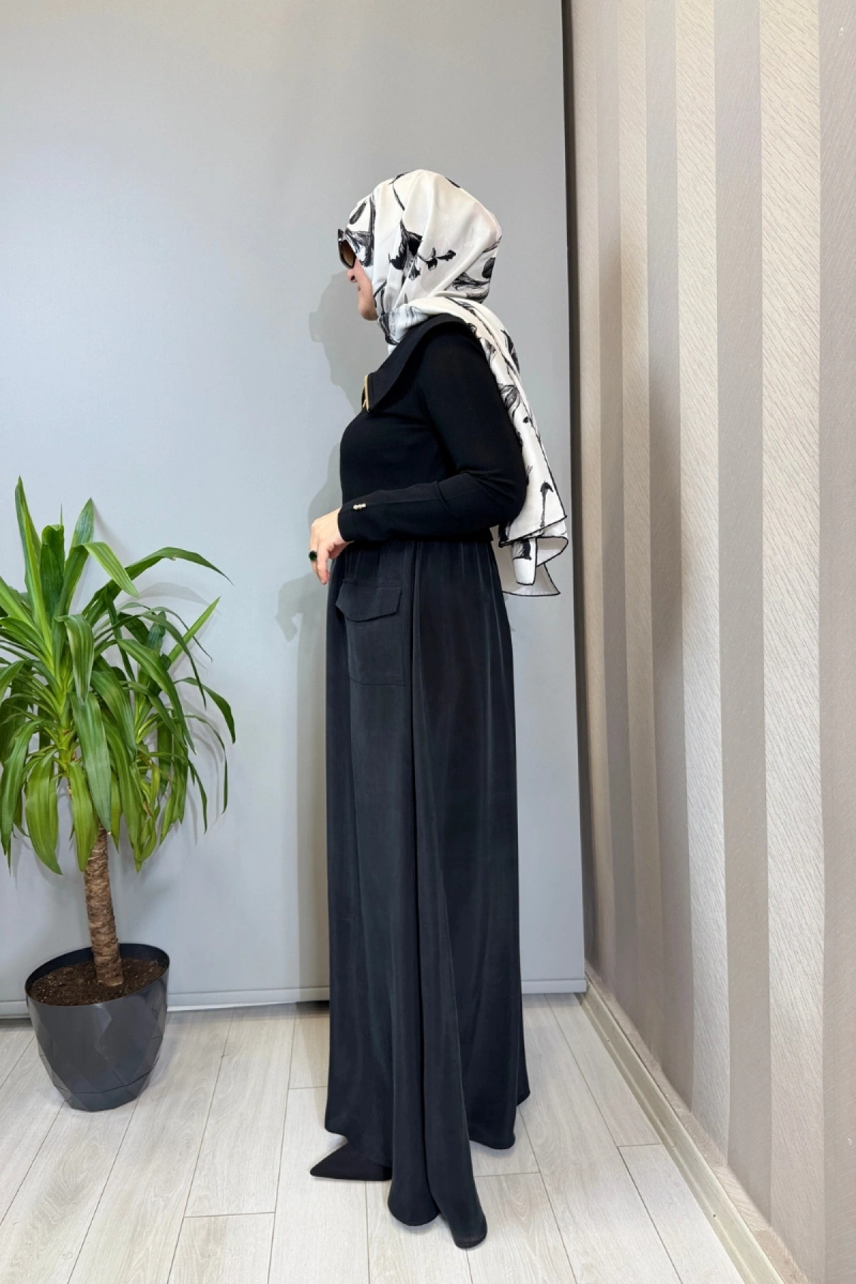 Miss Dalida Fermuar Detaylı Yüksek Yakalı Cupro Elbise Siyah T26Y-4032