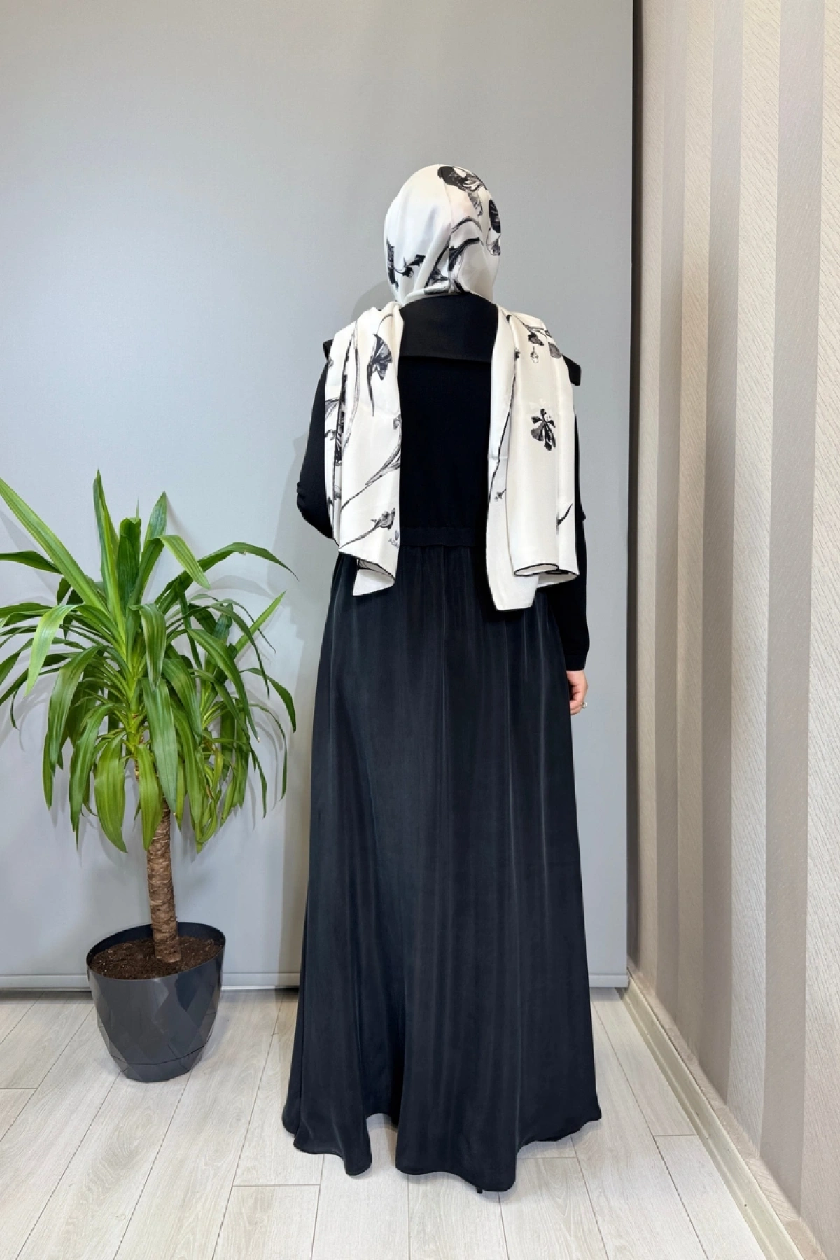 Miss Dalida Fermuar Detaylı Yüksek Yakalı Cupro Elbise Siyah T26Y-4032