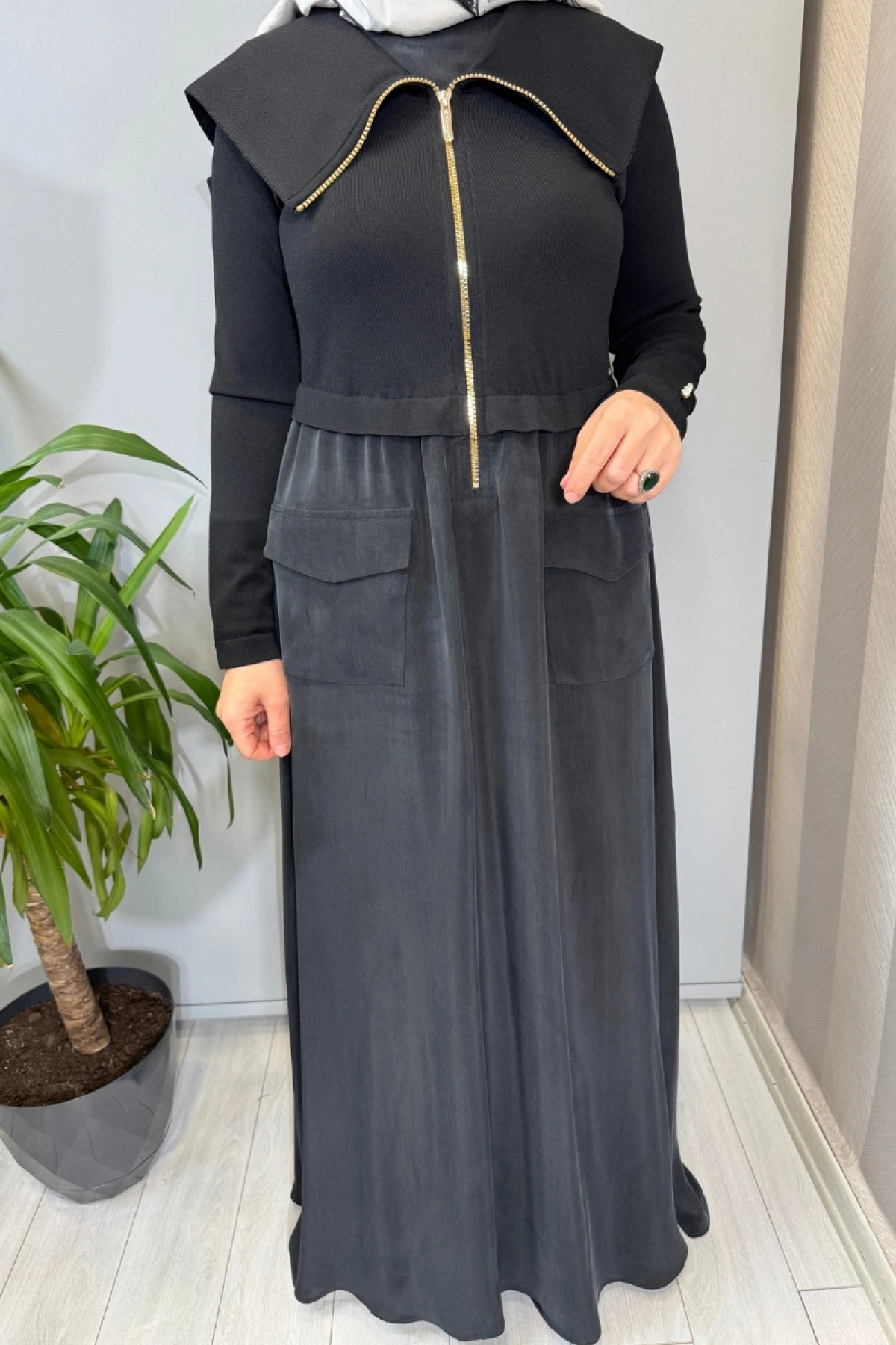 Miss Dalida Fermuar Detaylı Yüksek Yakalı Cupro Elbise Siyah T26Y-4032