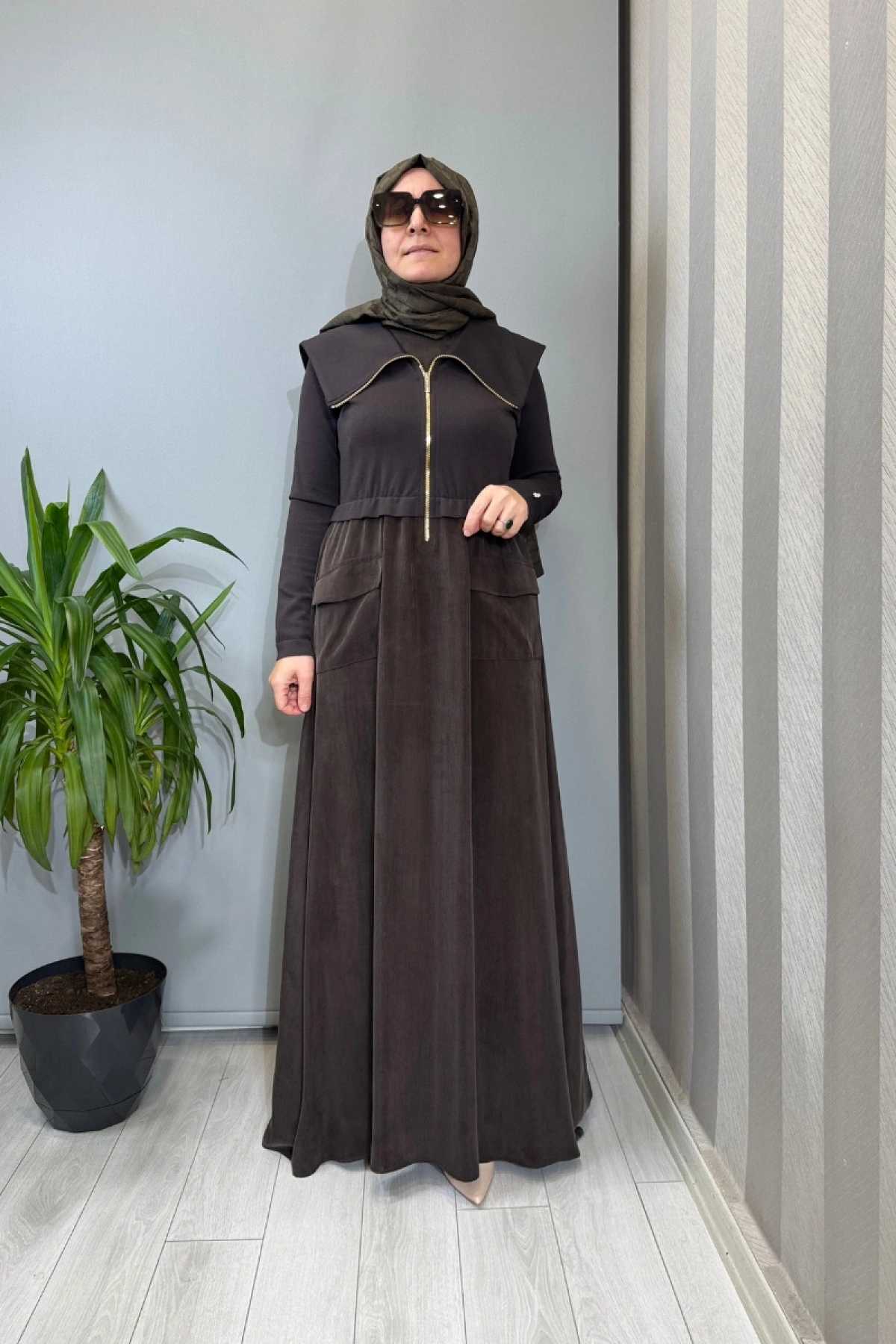 Miss Dalida Fermuar Detaylı Yüksek Yakalı Cupro Elbise Kahve T26Y-4032