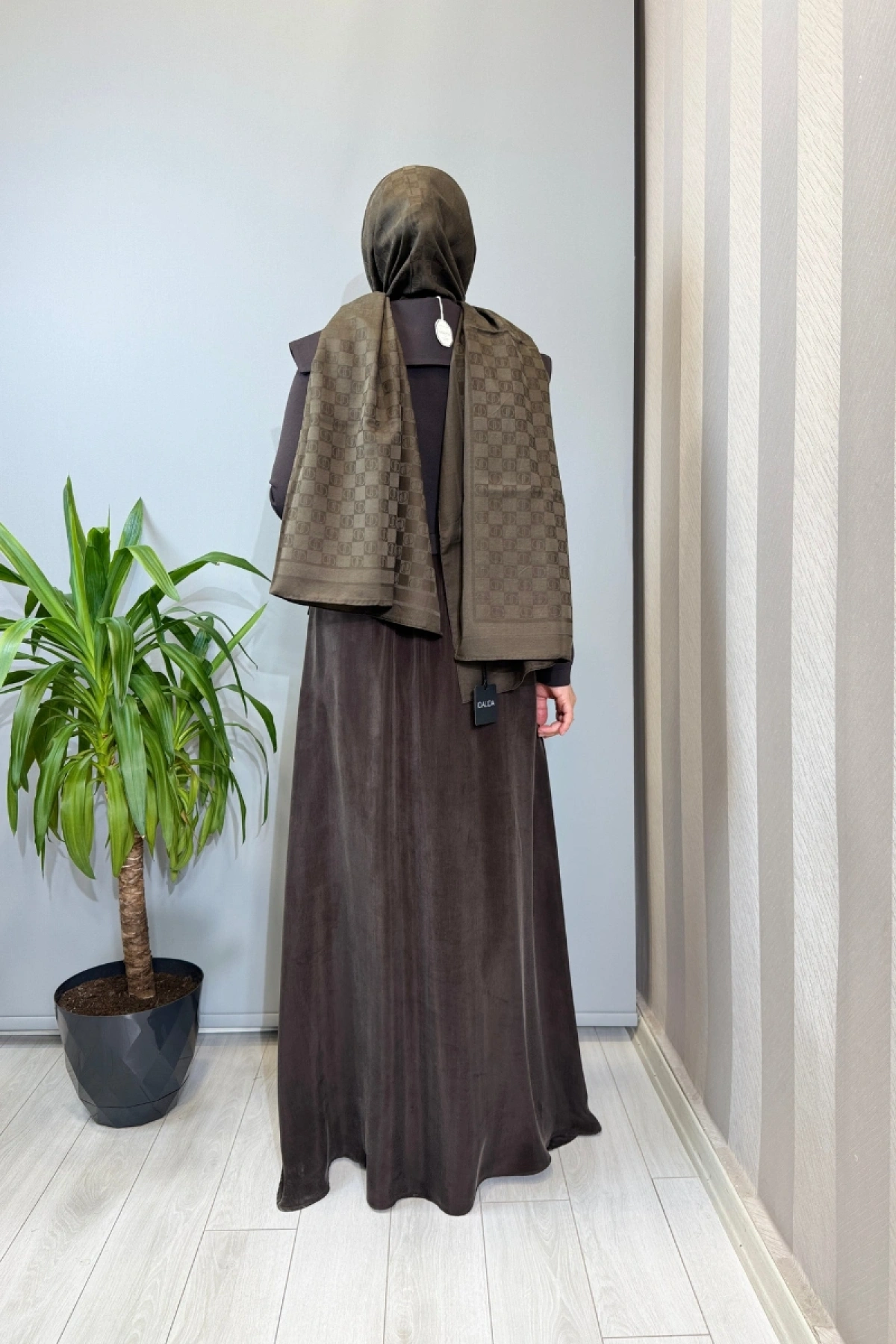 Miss Dalida Fermuar Detaylı Yüksek Yakalı Cupro Elbise Kahve T26Y-4032