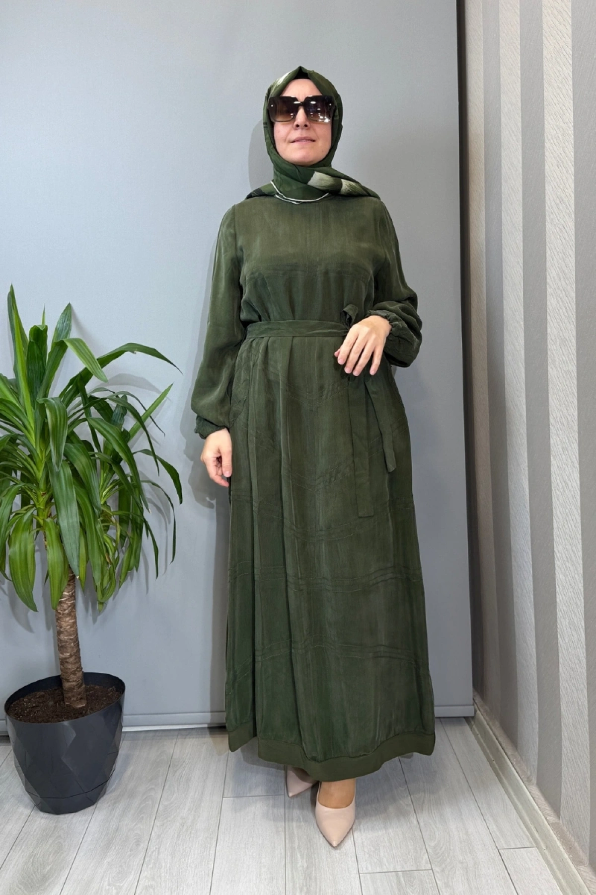 Misswhence Dikiş Detaylı Cupra İpek Elbise Haki 39800