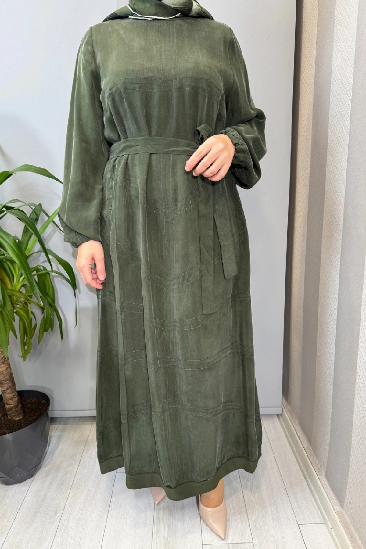 Misswhence Dikiş Detaylı Cupra İpek Elbise Haki 39800