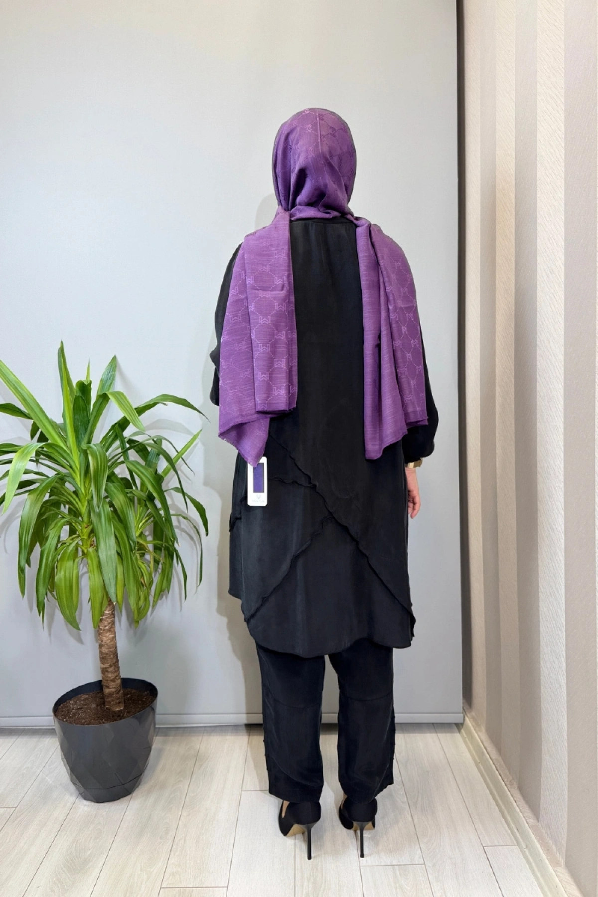 Misswhence Nervür Detaylı Cupra İpek Tunik Siyah 39017