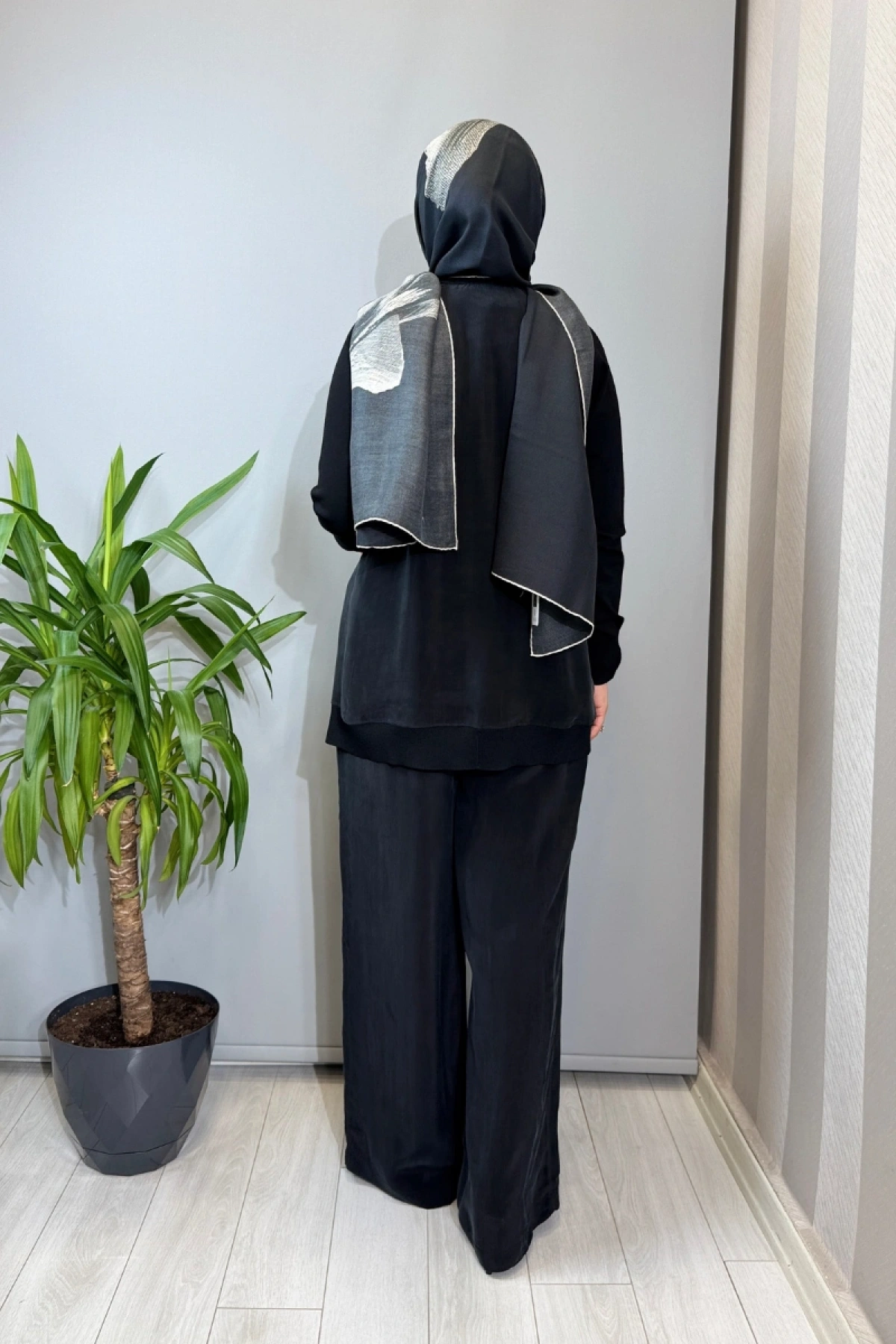 Miss Dalida Ön Kısmı Cupro Tunik Siyah T26Y-6010