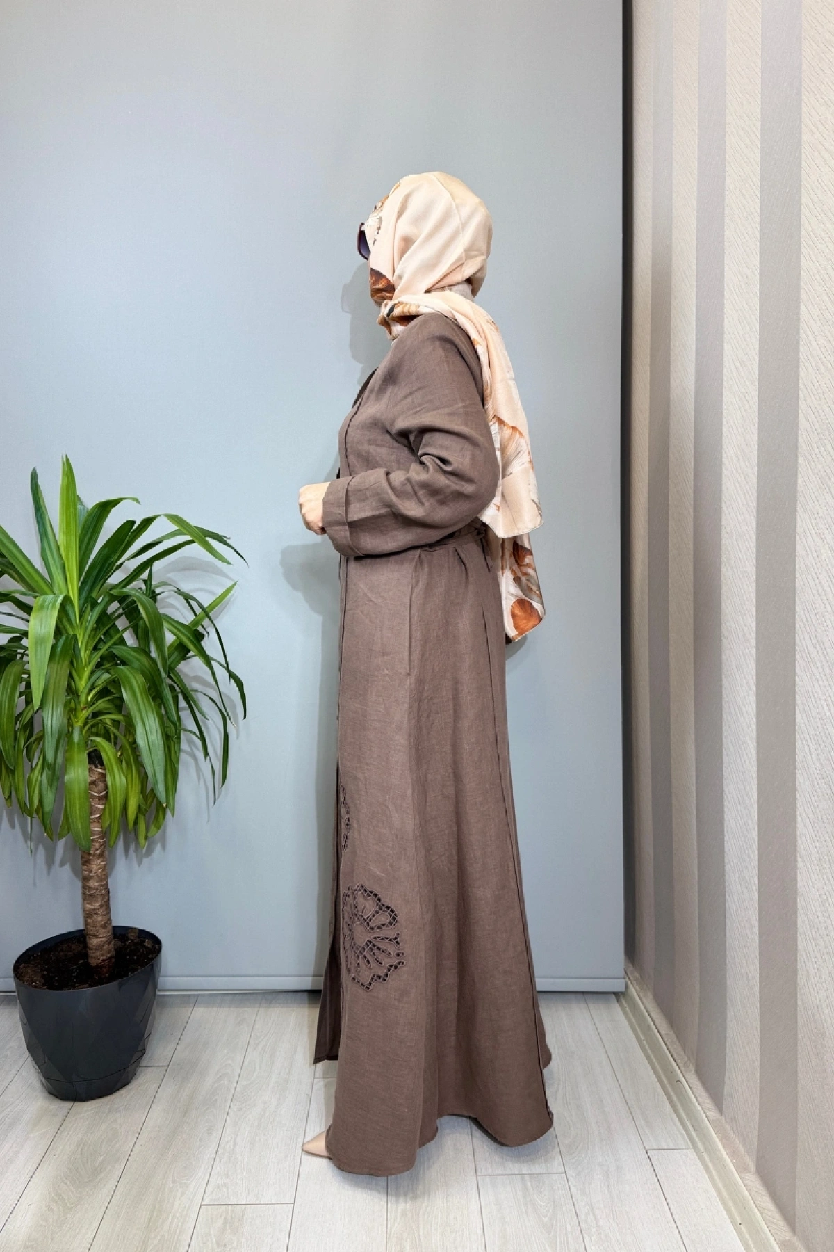 Clande Delik İşi Detaylı Keten Elbise Kahve 2601-5056