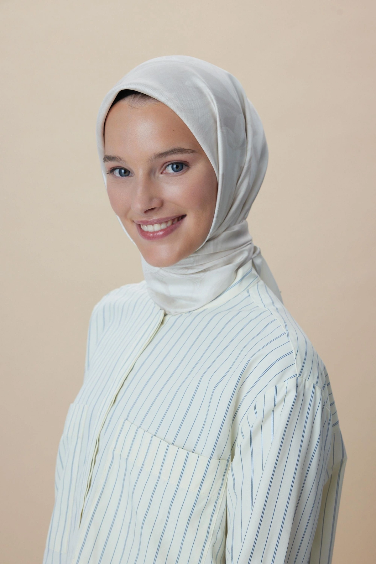 Maisa NÜVE TİVİL İPEK EŞARP 90*90 CM - AÇIK BEJ