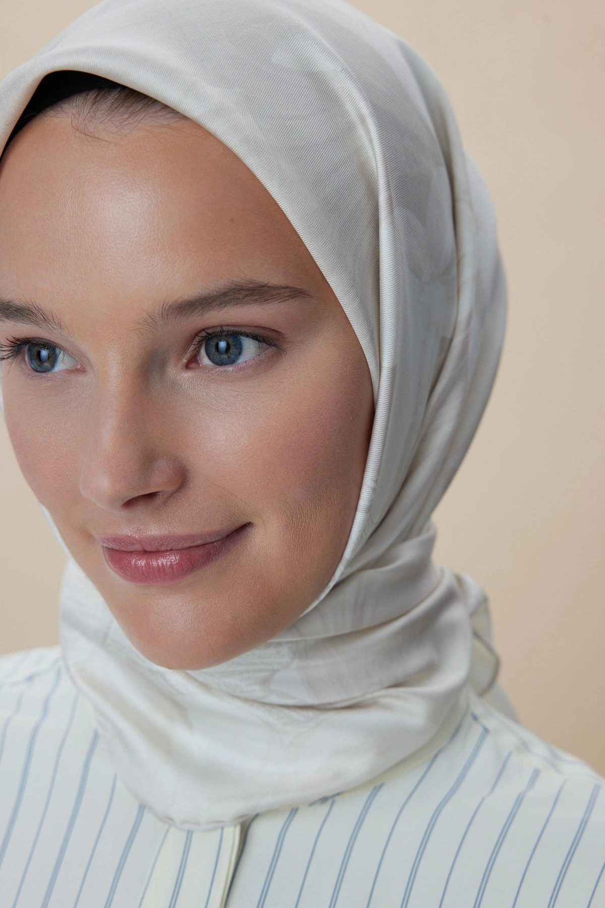 Maisa NÜVE TİVİL İPEK EŞARP 90*90 CM - AÇIK BEJ