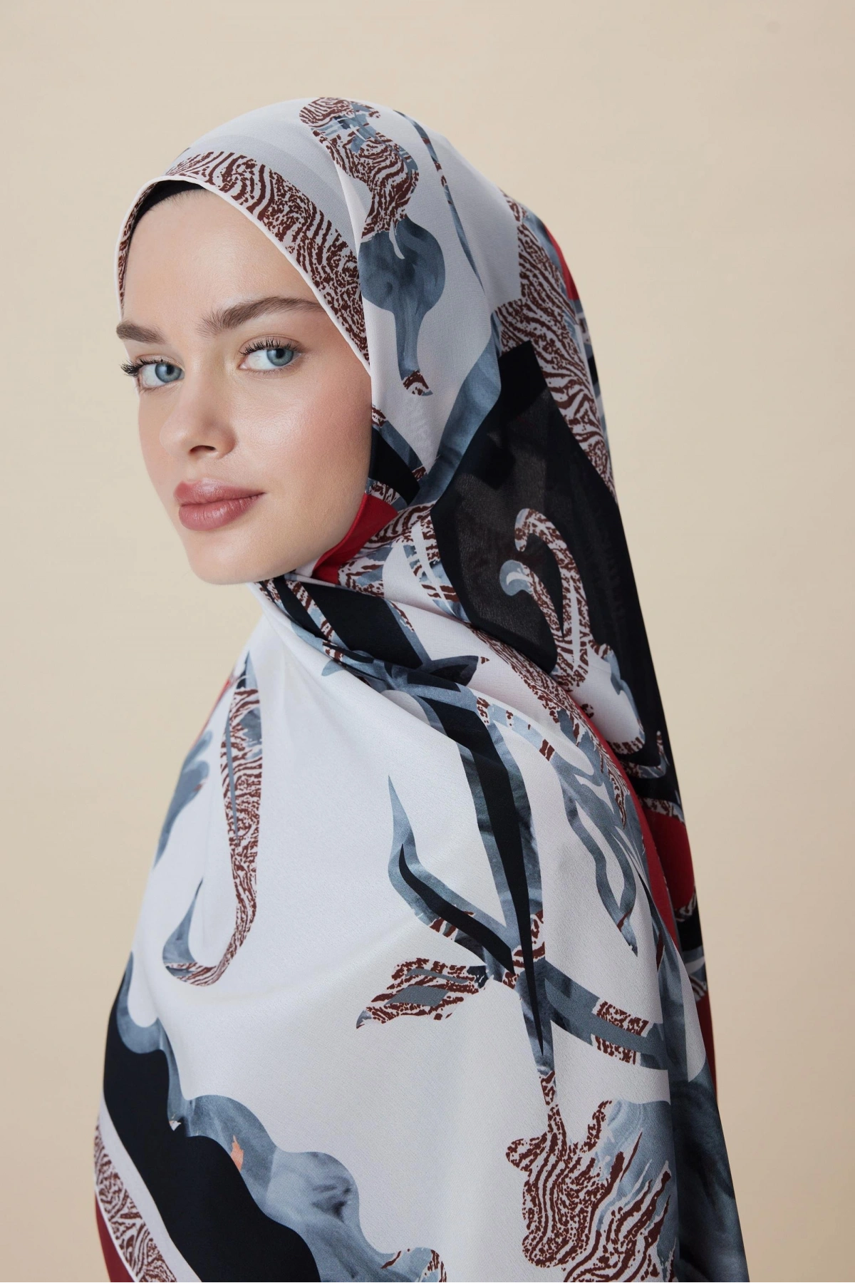 Maisa AYÇIL KREP İPEK ŞAL 70*190 CM - KIRMIZI