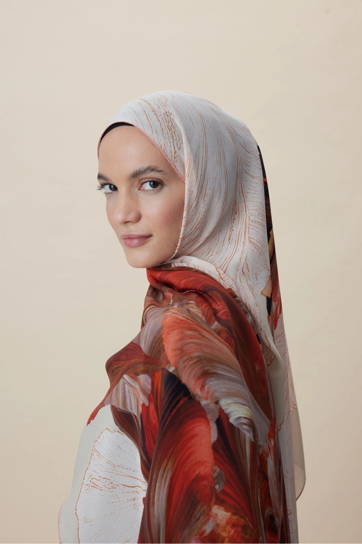 Maisa YAKAMOZ KREP İPEK ŞAL 70*190 CM - NAR ÇİÇEĞİ