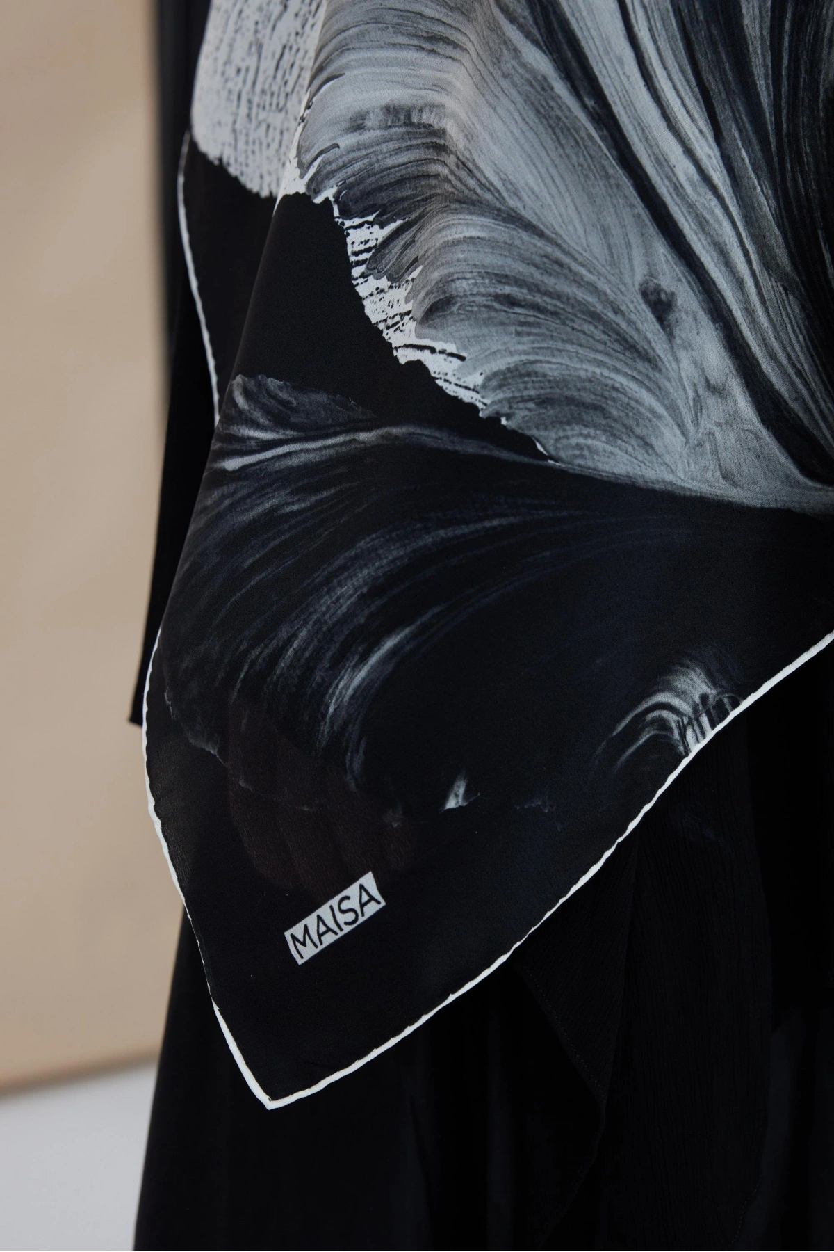 Maisa YAKAMOZ KREP İPEK ŞAL 70*190 CM - SİYAH