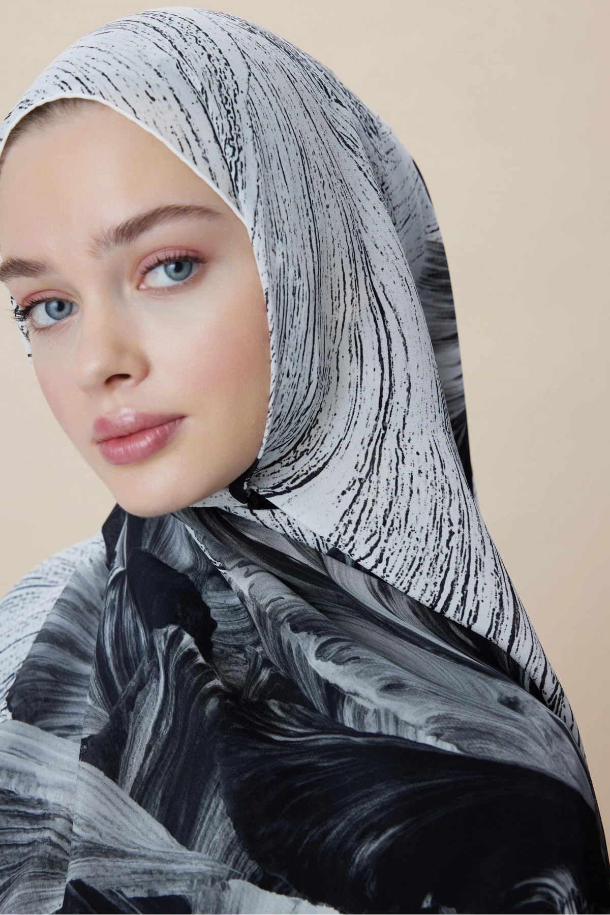 Maisa YAKAMOZ KREP İPEK ŞAL 70*190 CM - SİYAH