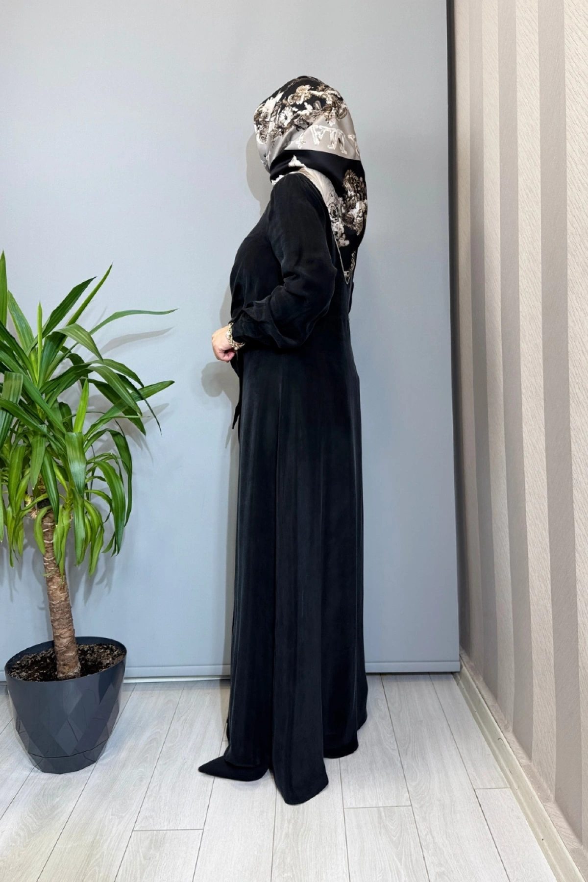 Miss Dalida Ön Kısmı Bağlama Detaylı Cupro İpek Elbise Siyah T26Y-4026