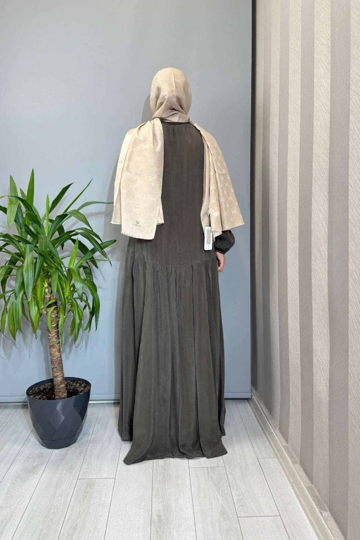 Misswhence Nakış ve Şal Detaylı Cupro İpek Elbise Haki 39820