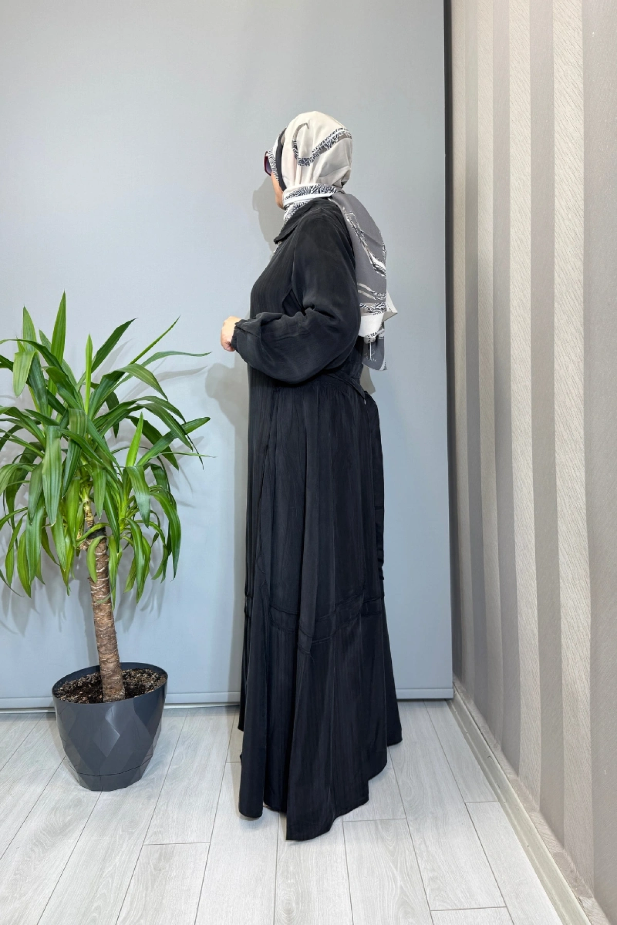Misswhence Çizgi Detaylı Kapüşonlu Cupro İpek Pardesü Siyah 39510
