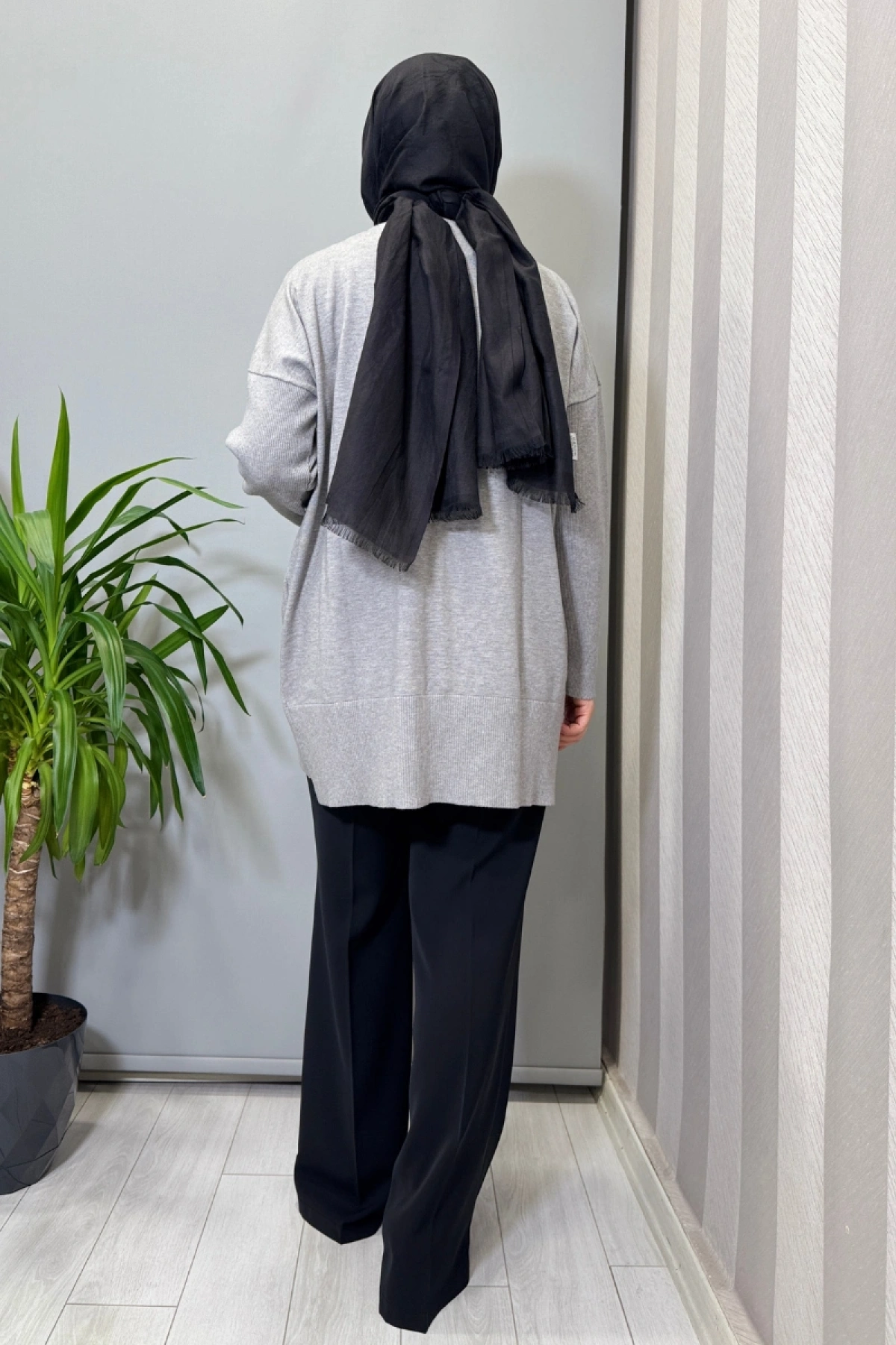 Ghisa Çiçek Detaylı Hırka Gri 26KOBHRK3086