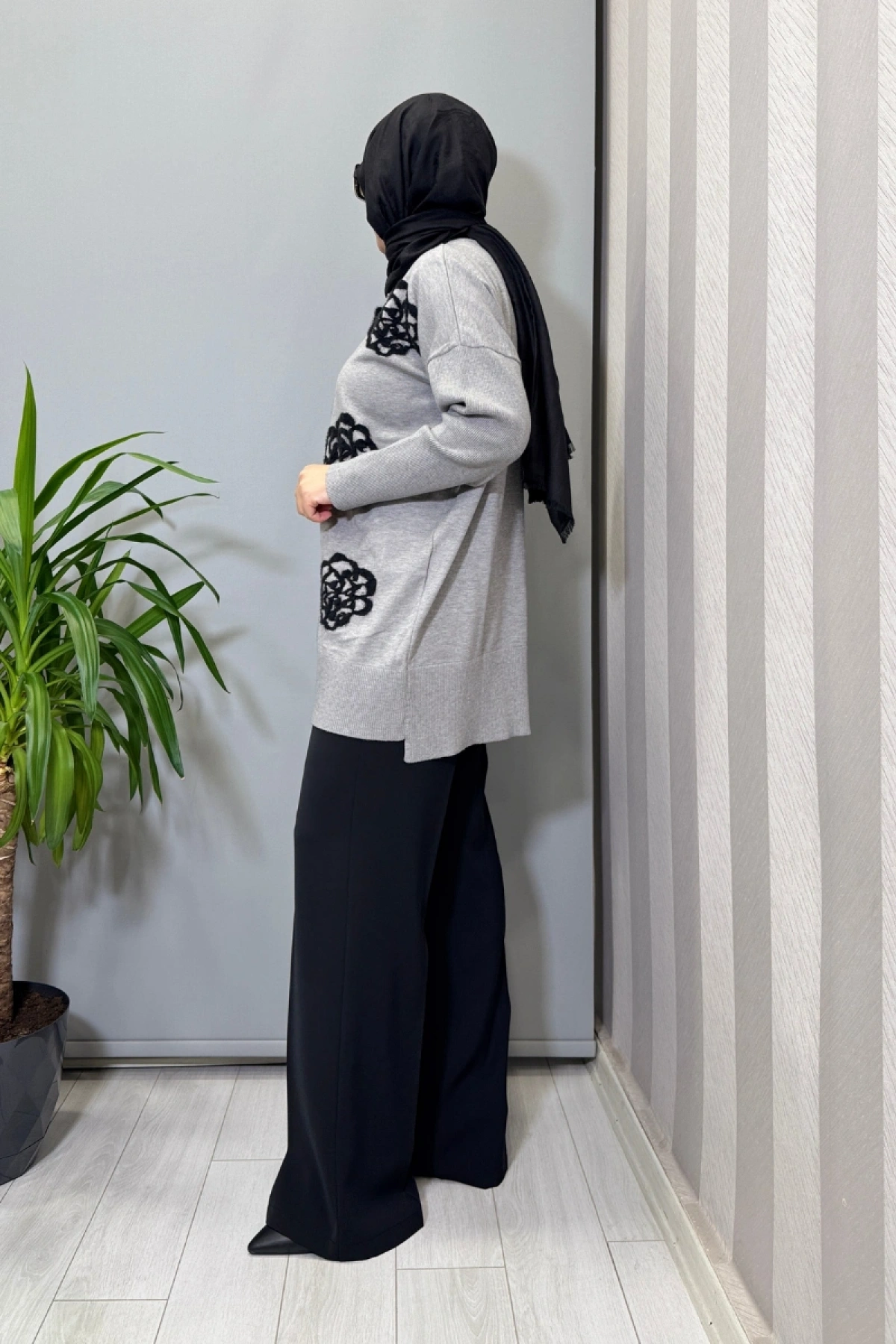 Ghisa Çiçek Detaylı Hırka Gri 26KOBHRK3086