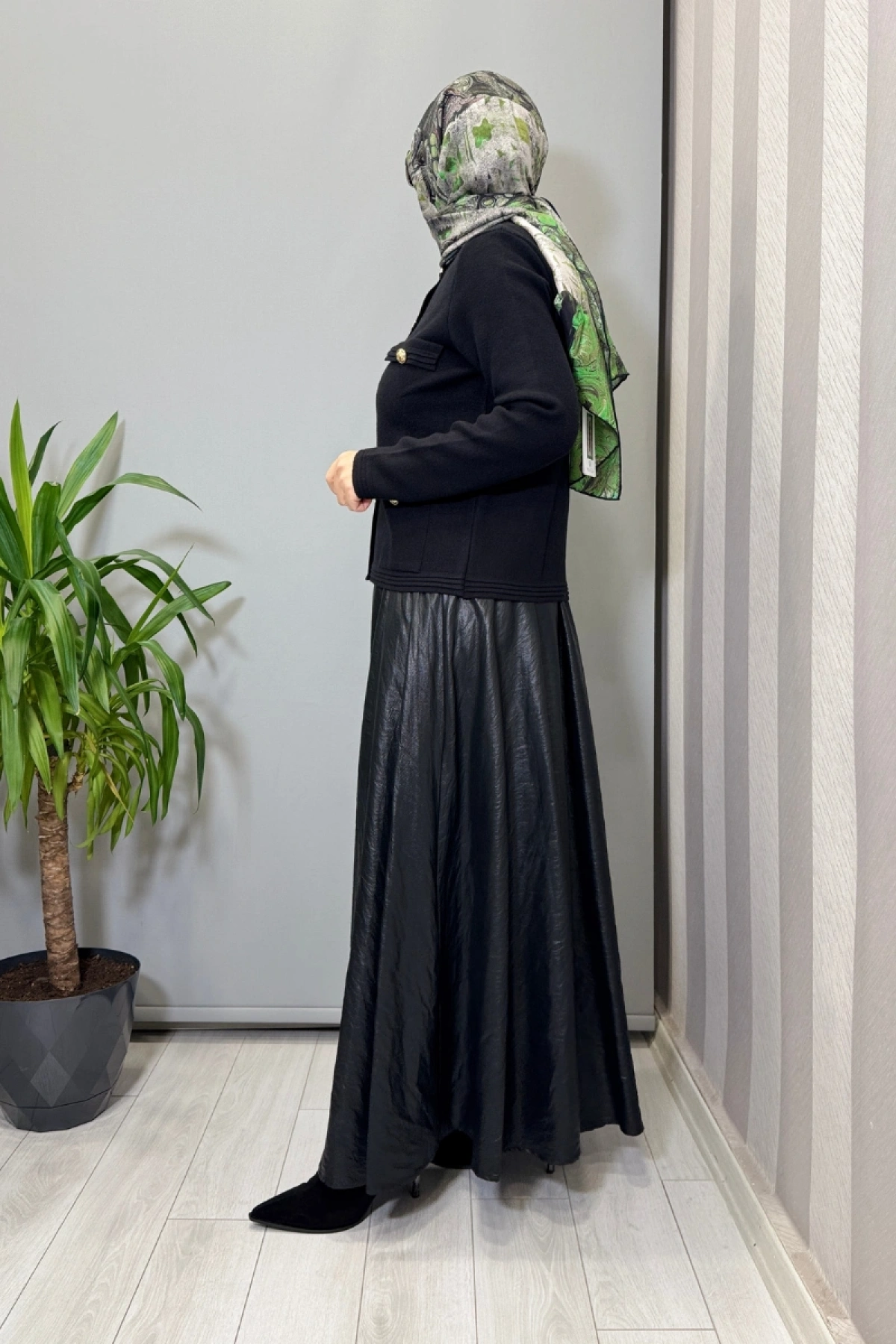 Ghisa Düğme Detaylı Kısa Hırka Siyah 26KOBHRK3078