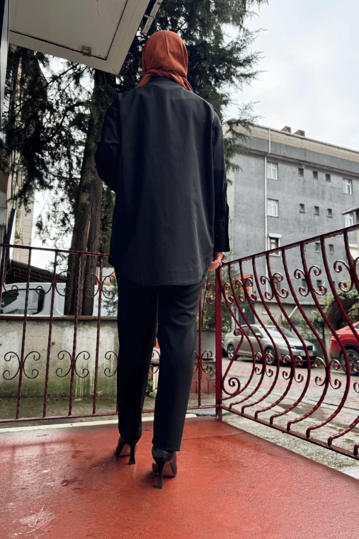 Ghisa Geniş Manşetli Dikiş Detaylı Gömlek Siyah 5KGSTNK4673