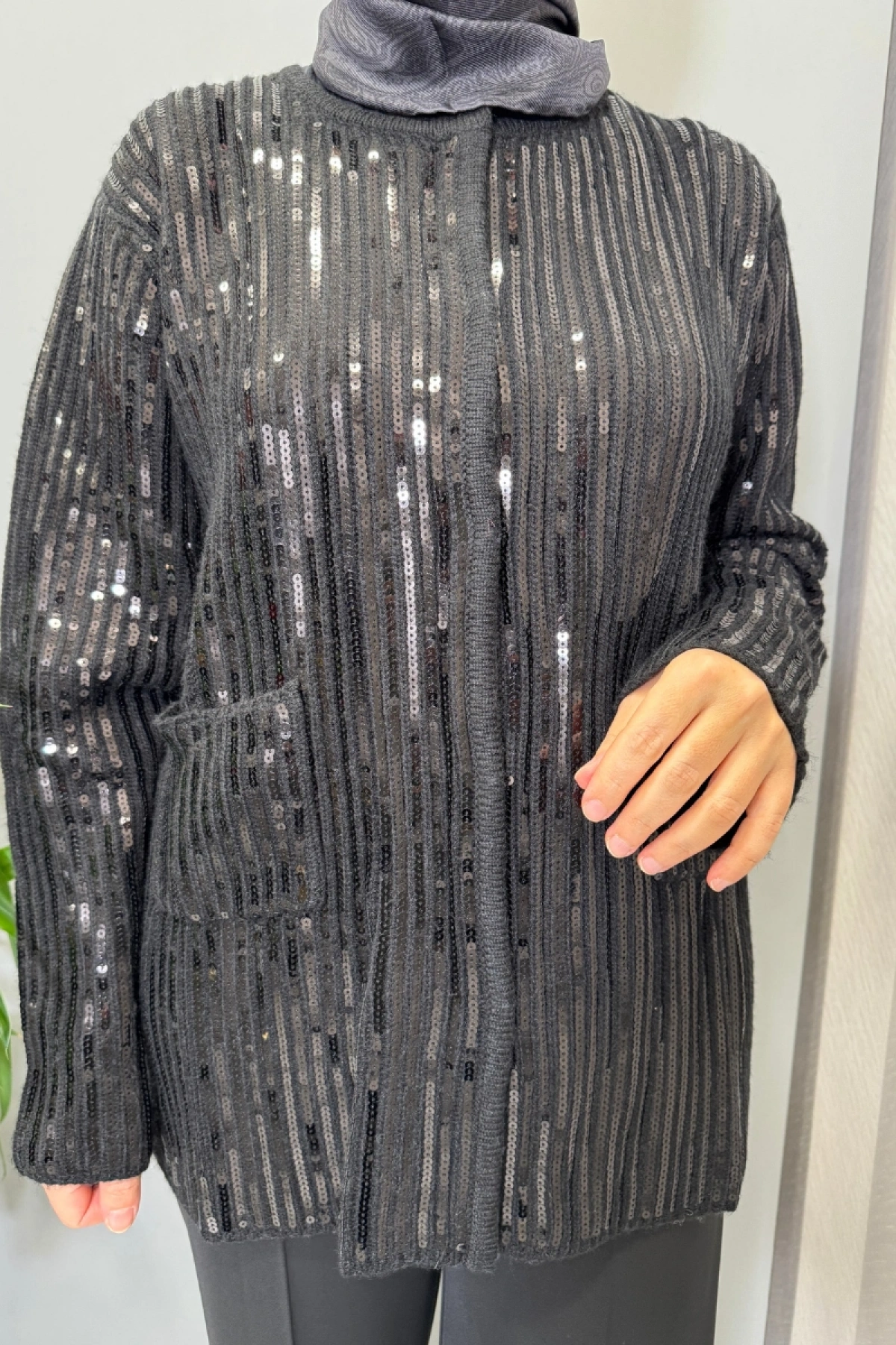 Ghisa Payet Detaylı Triko Ceket Siyah 26KGSCKT3311