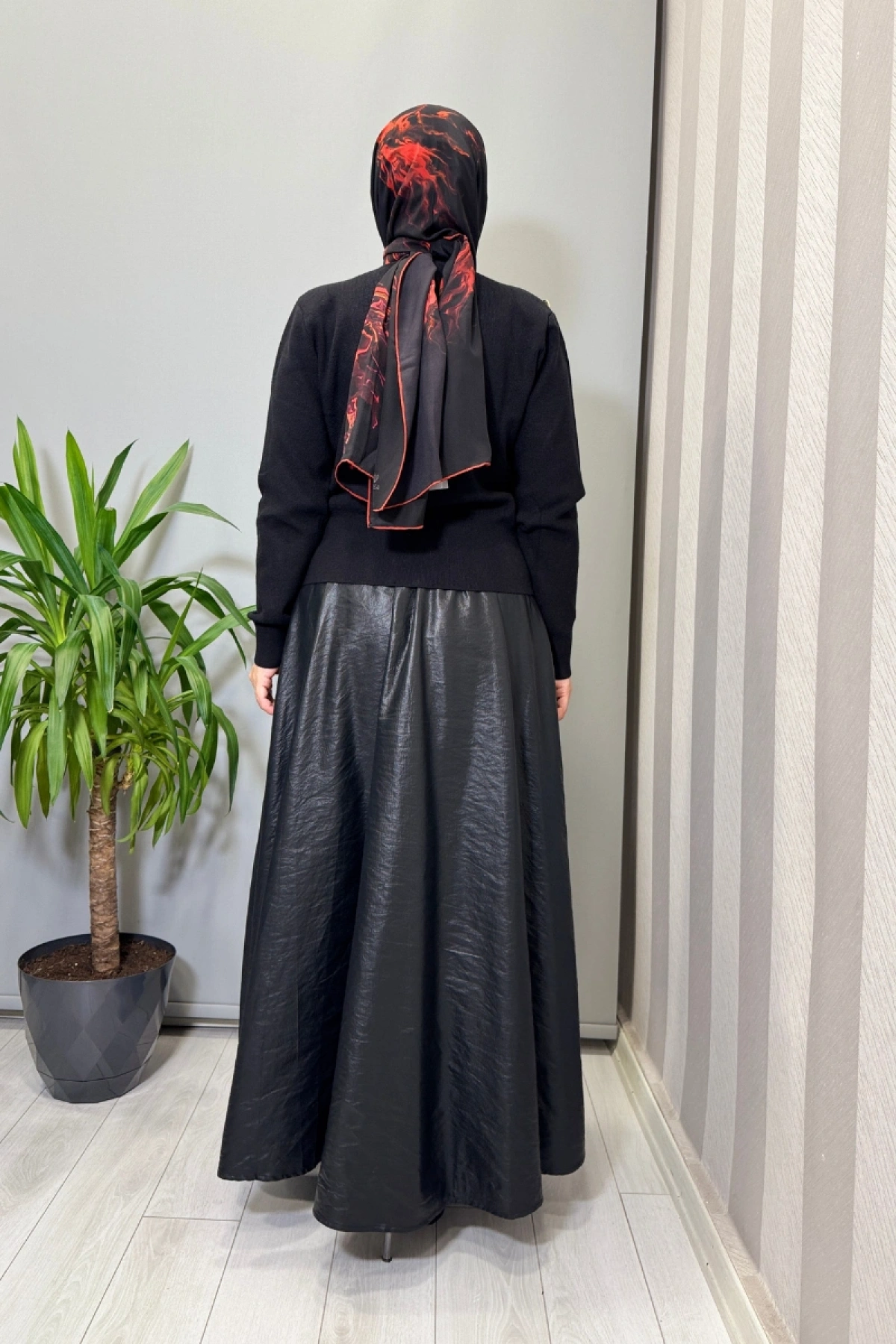 Ghisa Vatkalı Fermuar Detaylı Kazak Siyah 26KOBTNK4863