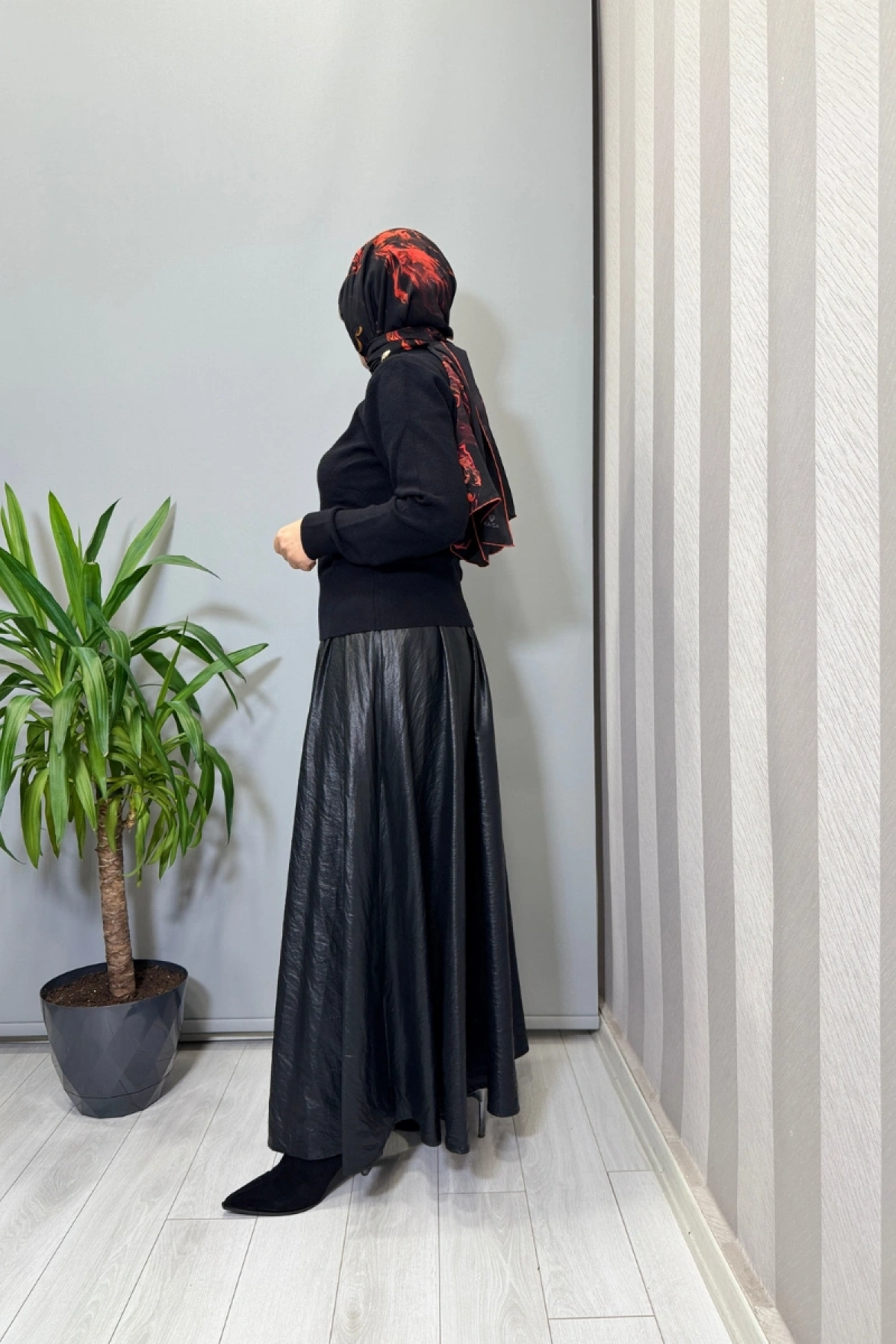 Ghisa Vatkalı Fermuar Detaylı Kazak Siyah 26KOBTNK4863