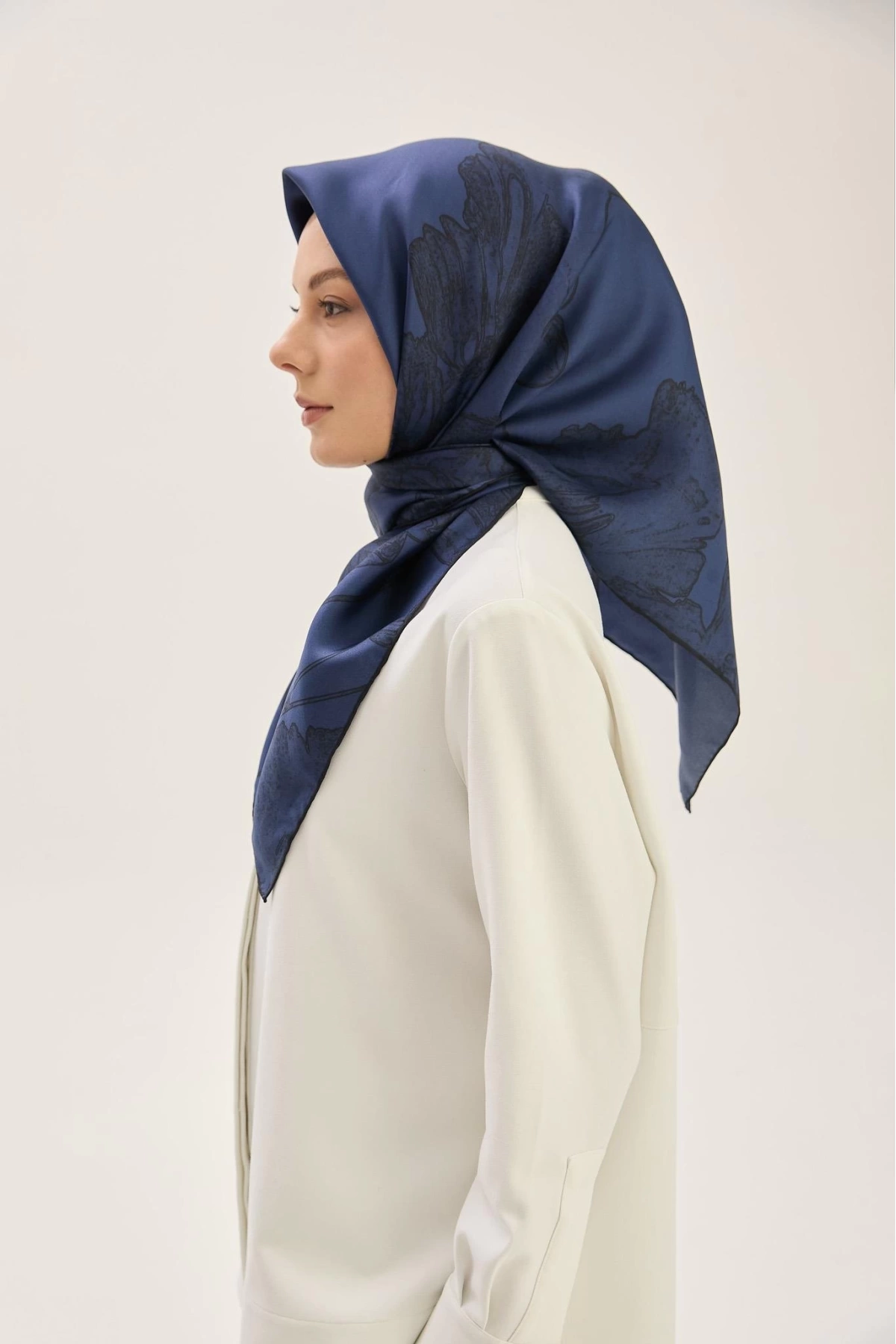Maisa HALE TİVİL İPEK EŞARP 90*90 CM - GECE MAVİSİ