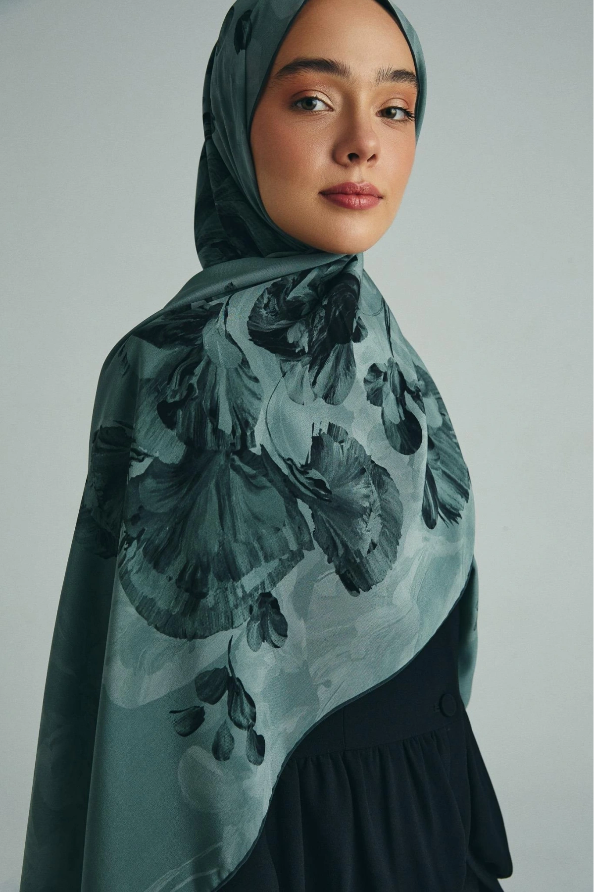 Maisa KEHRİBAR KREP İPEK ŞAL 70*190 CM - NİL YEŞİLİ