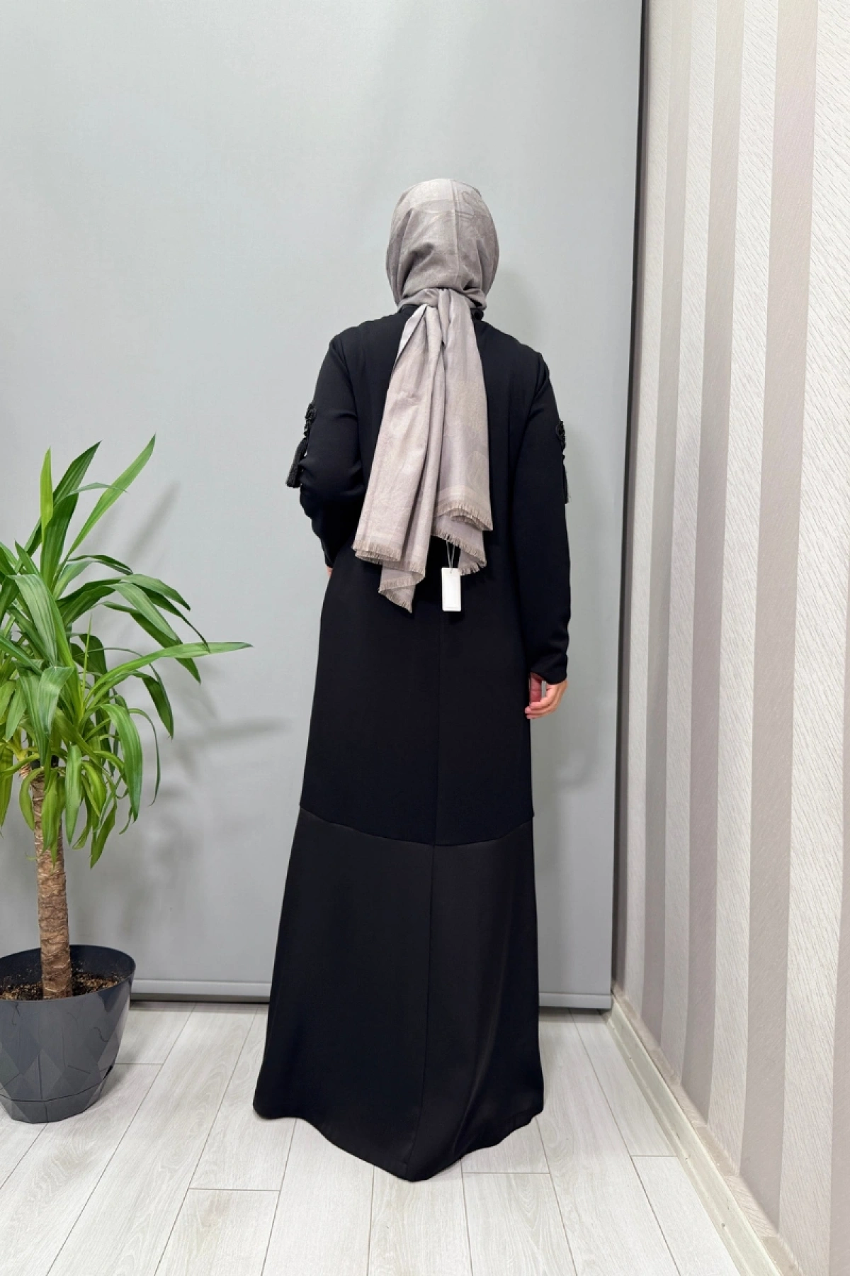 Mascara Dik Yaka Kollar Aksesuarlı Elbise Siyah 56MK5101