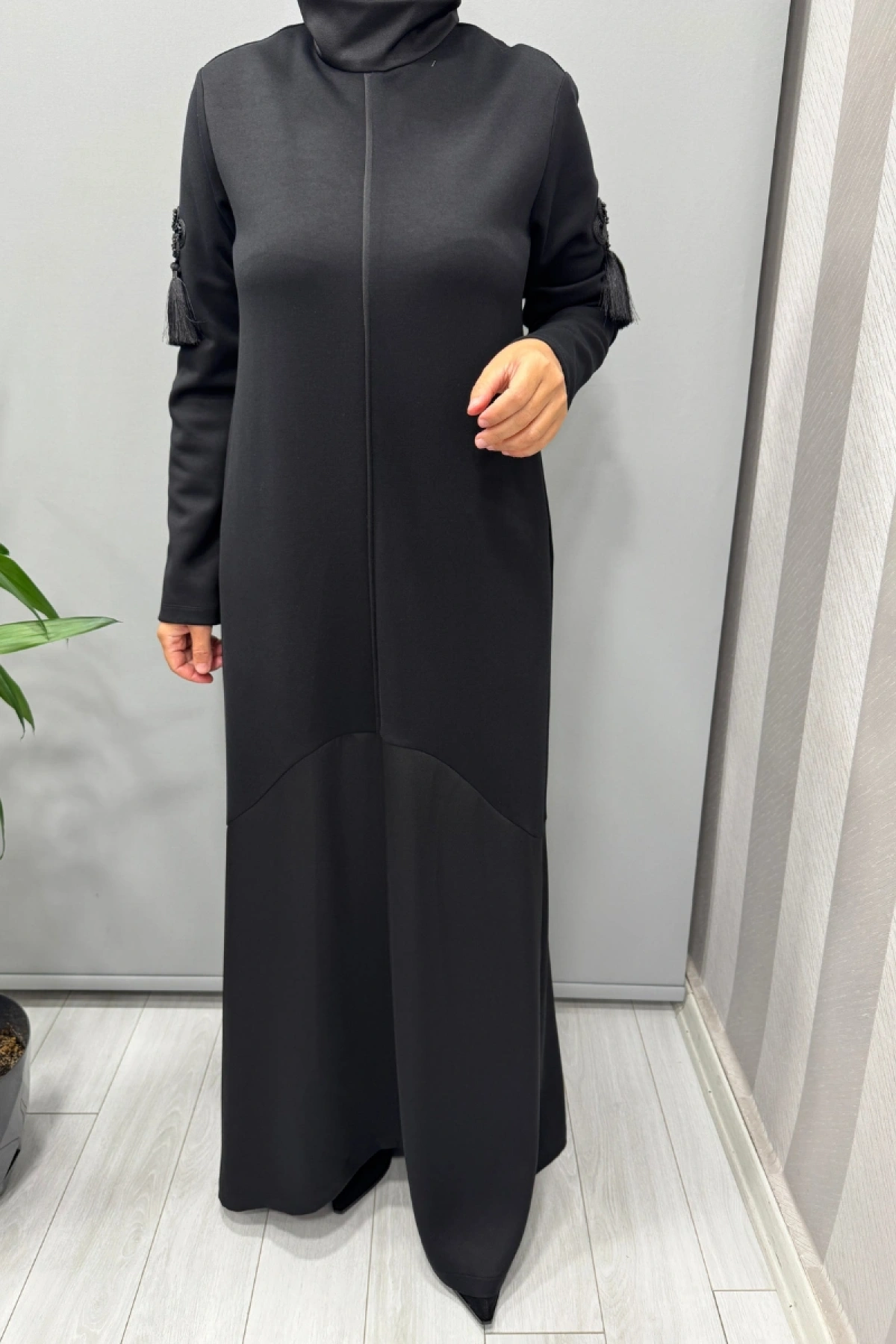 Mascara Dik Yaka Kollar Aksesuarlı Elbise Siyah 56MK5101