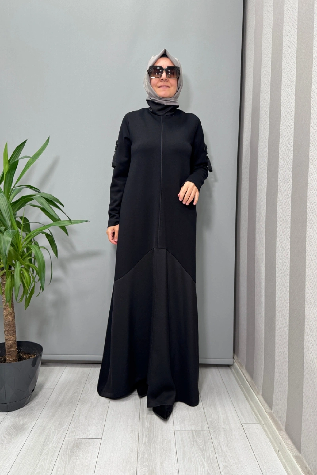 Mascara Dik Yaka Kollar Aksesuarlı Elbise Siyah 56MK5101