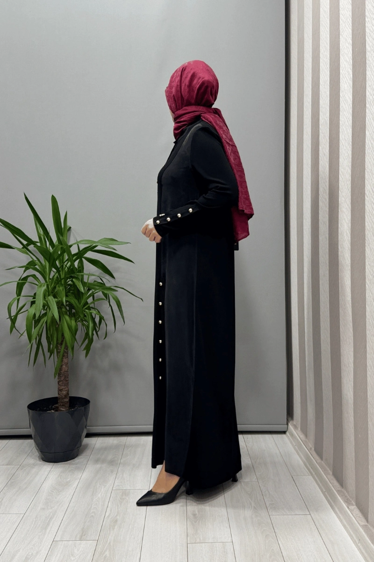الآن يداليدا الرقبة القائمة اللباس بزر أسود T25Y-4023