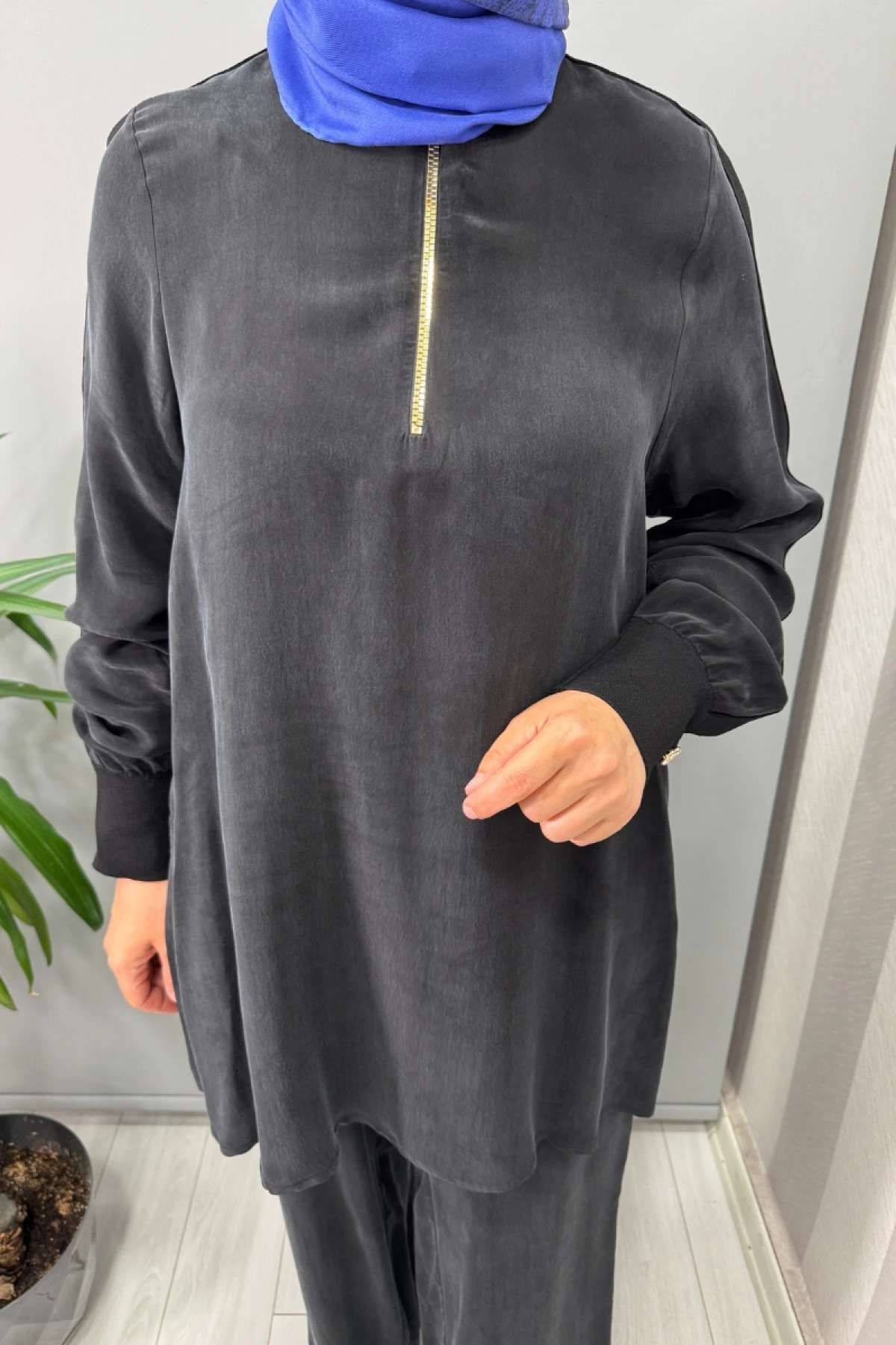 Miss Dalida Dik Yaka Fermuarlı Uzun Kollu Tunik Siyah T25Y-6068