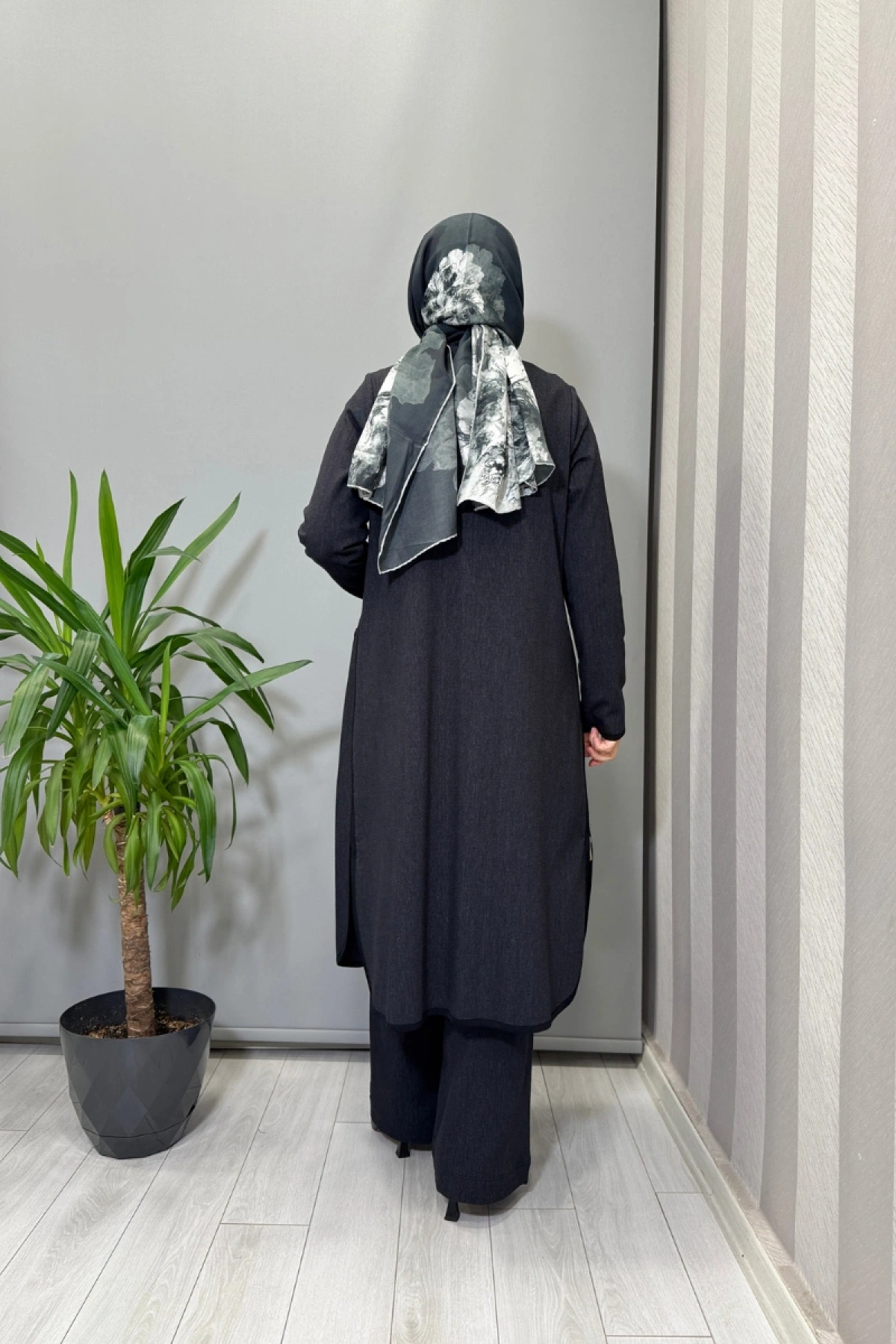 Miss Dalida Dik Yaka Uzun Denim Kap Siyah T25PF-8000