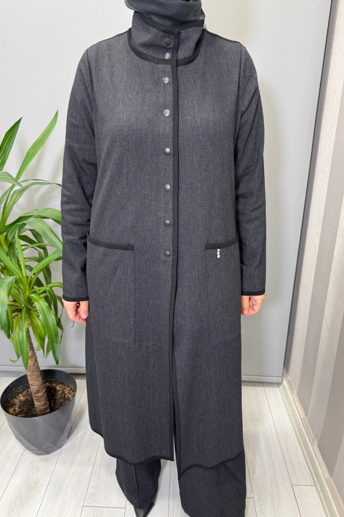 Miss Dalida Dik Yaka Uzun Denim Kap Siyah T25PF-8000