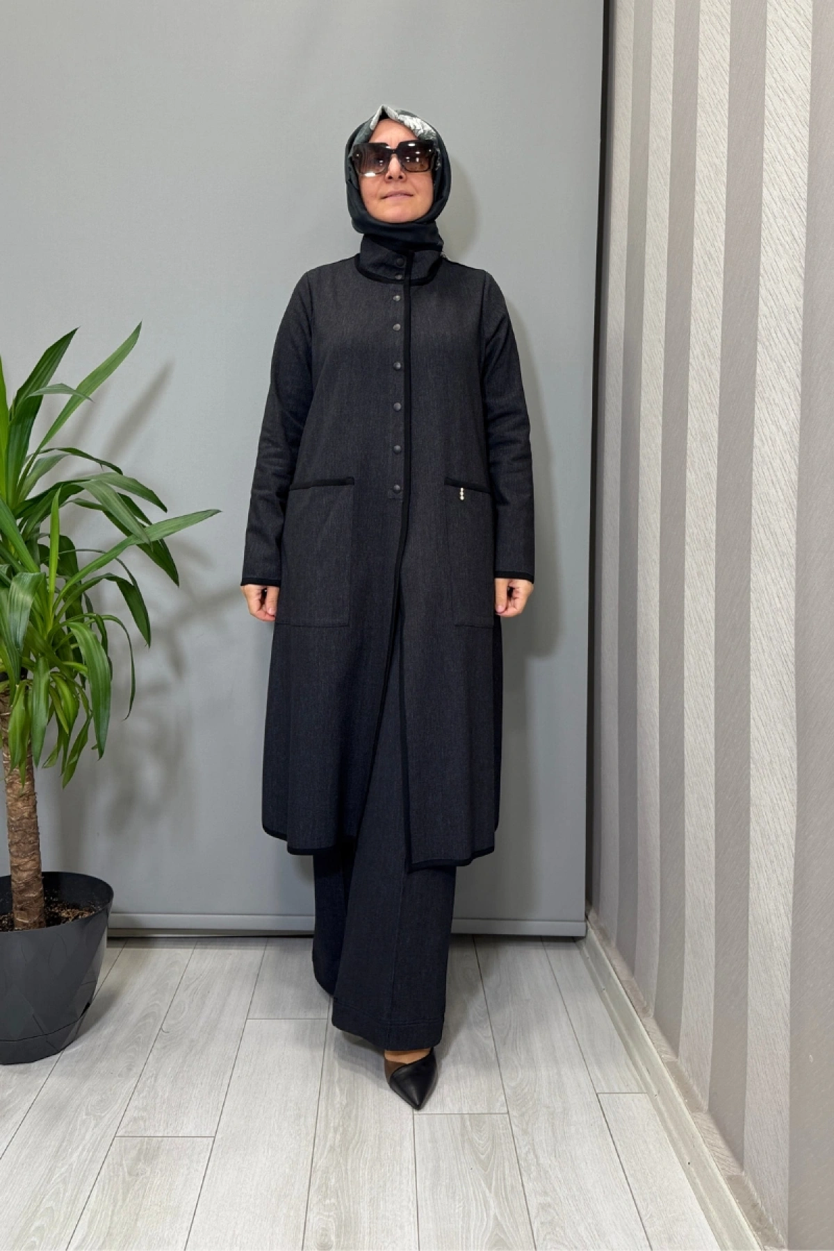 Miss Dalida Dik Yaka Uzun Denim Kap Siyah T25PF-8000