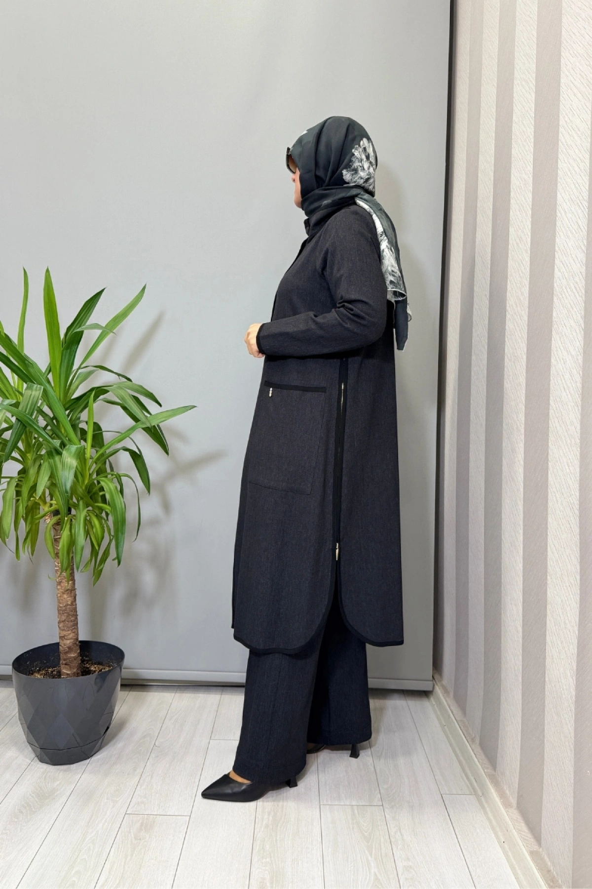 Miss Dalida Dik Yaka Uzun Denim Kap Siyah T25PF-8000